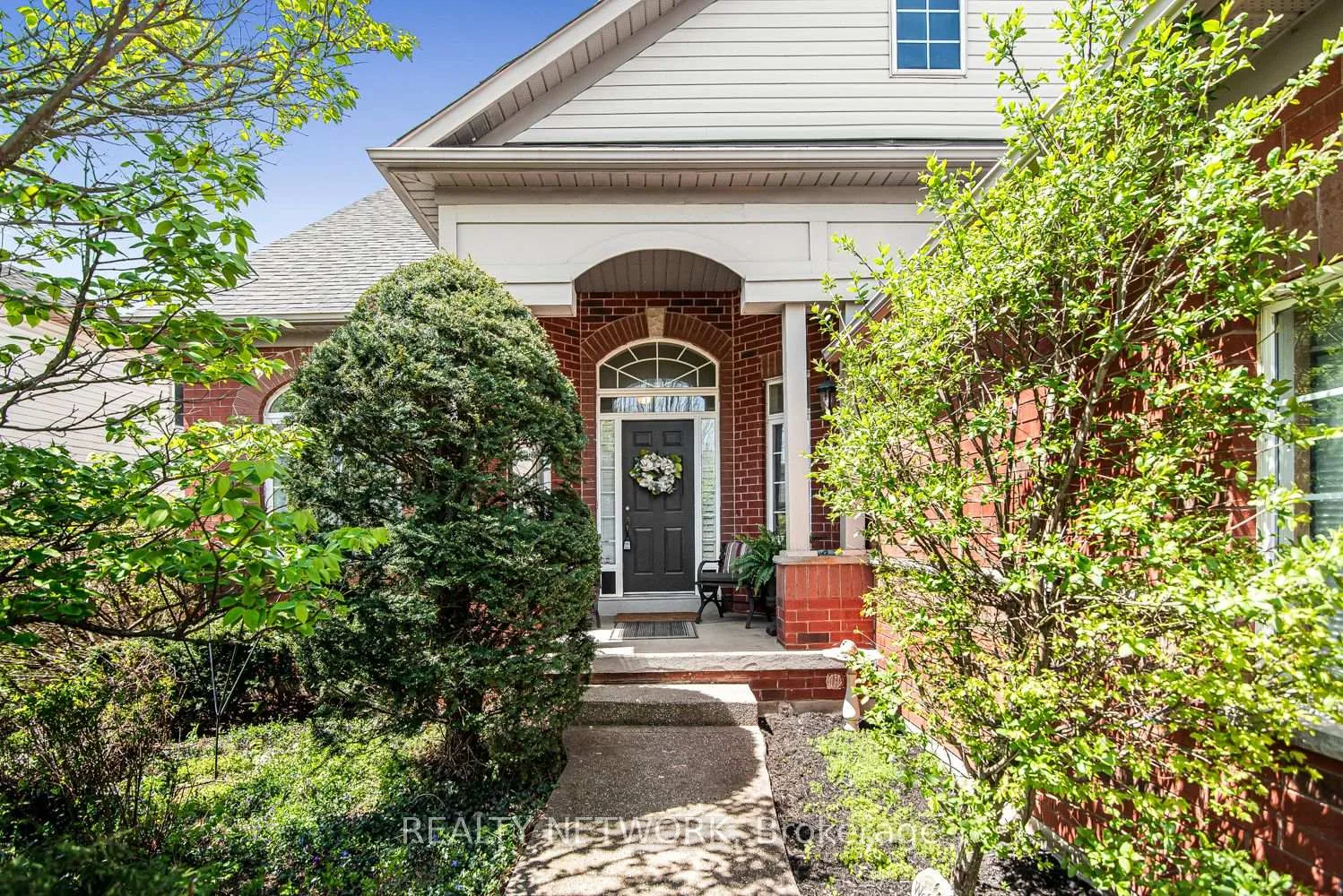 Photo 3 of 102 Moore Crescent, Hamilton, Ancaster — HOMEH