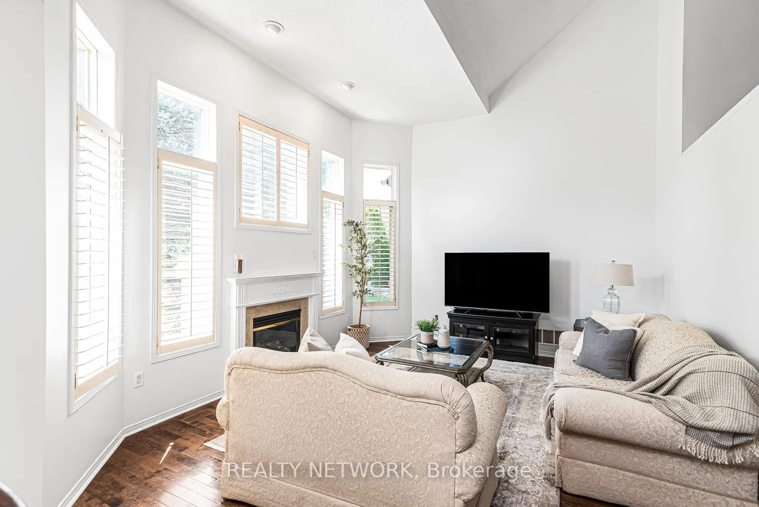 Photo 7 of 102 Moore Crescent, Hamilton, Ancaster — HOMEH
