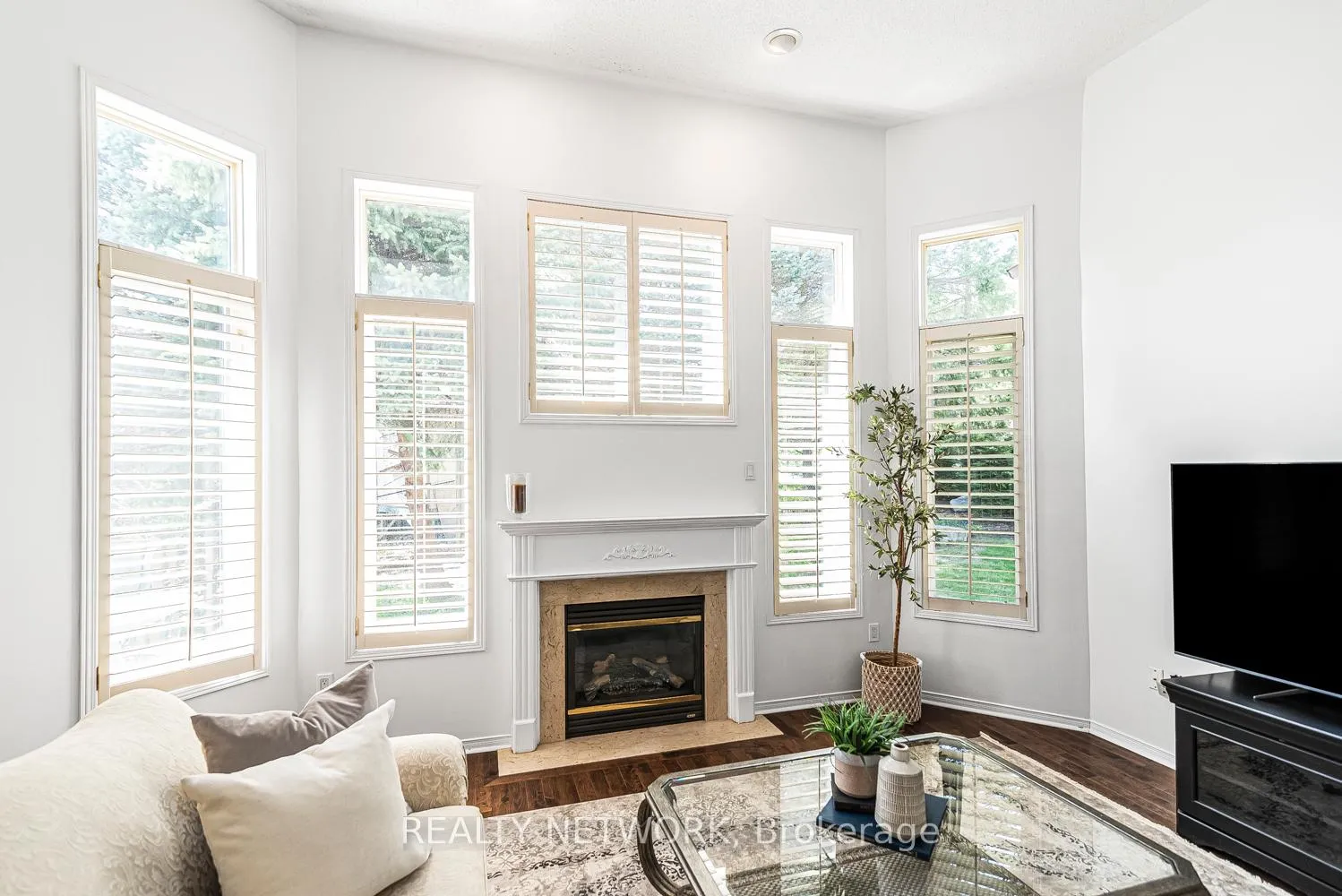 Photo 10 of 102 Moore Crescent, Hamilton, Ancaster — HOMEH