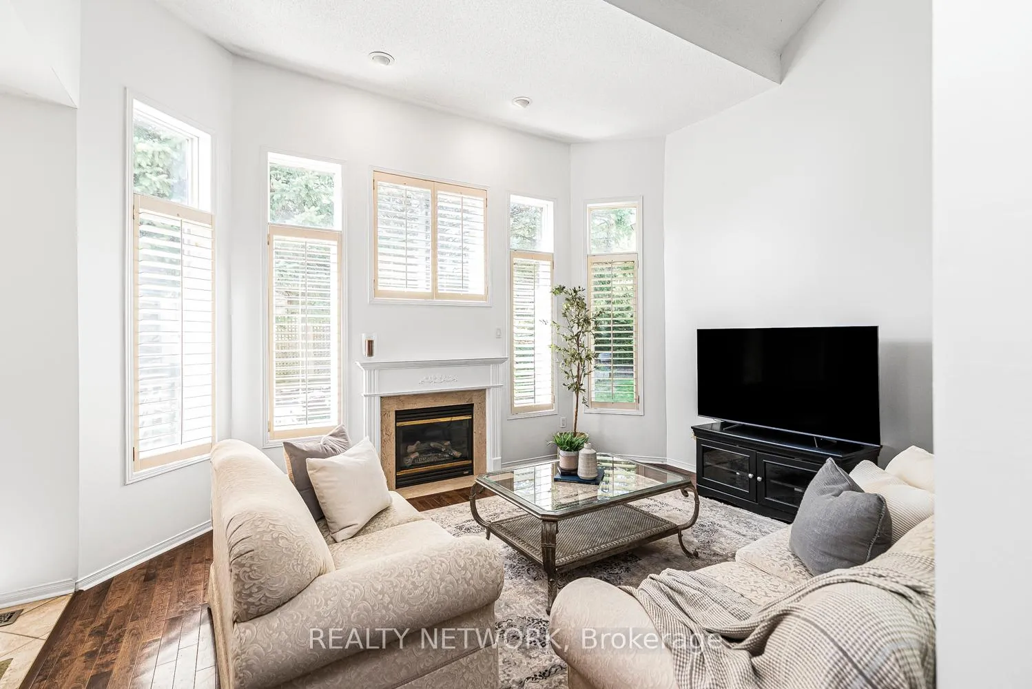 Photo 11 of 102 Moore Crescent, Hamilton, Ancaster — HOMEH
