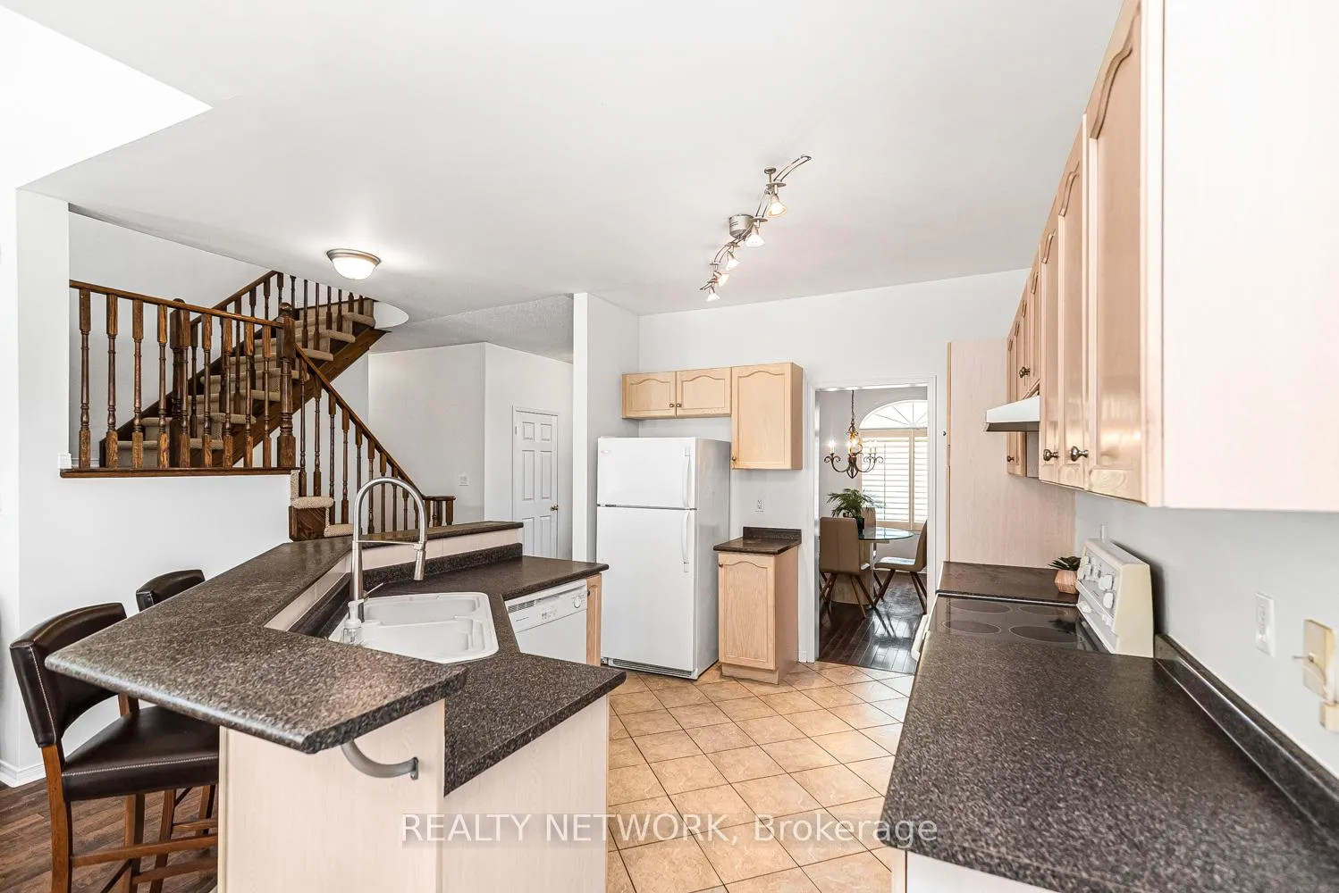 Photo 15 of 102 Moore Crescent, Hamilton, Ancaster — HOMEH