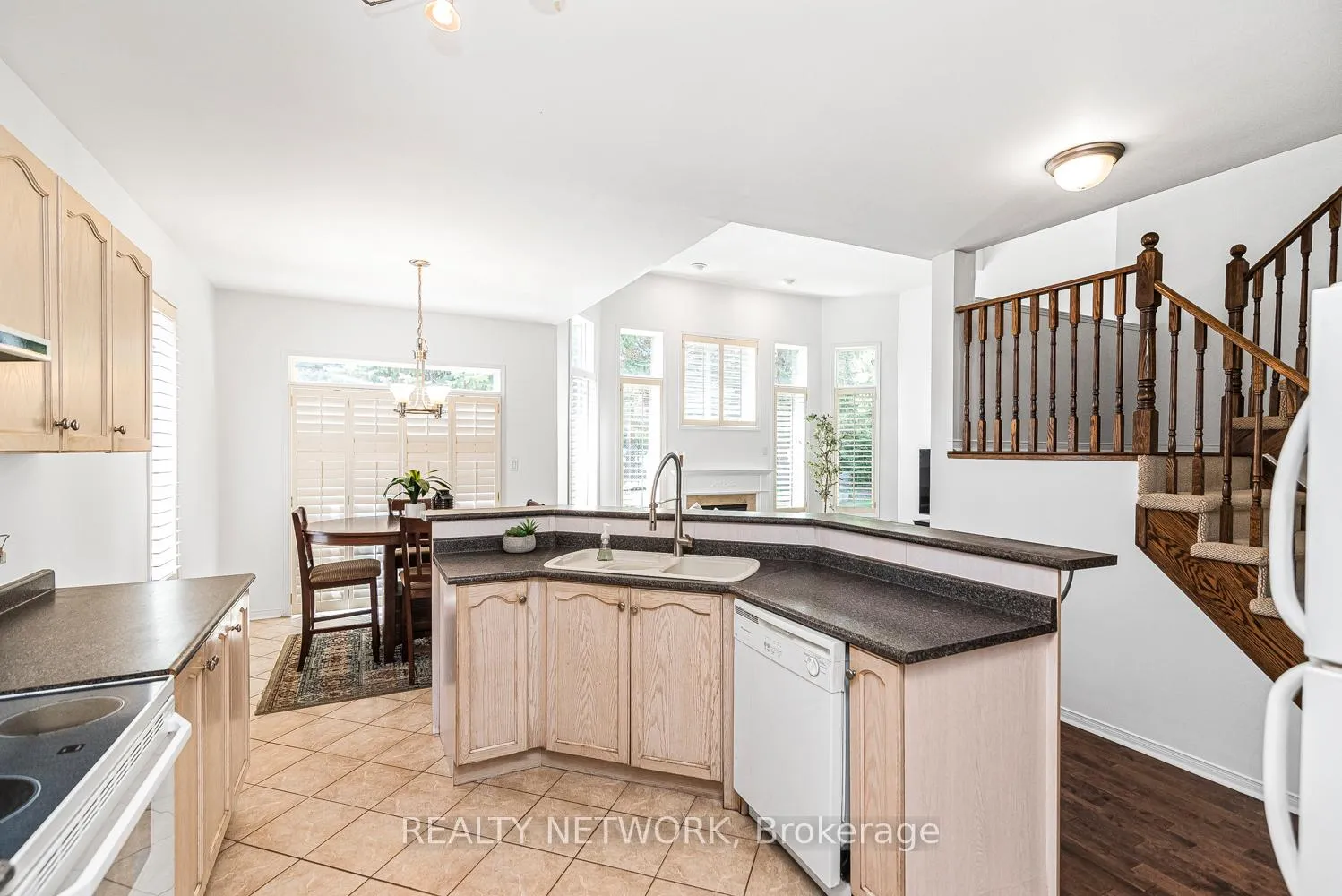 Photo 16 of 102 Moore Crescent, Hamilton, Ancaster — HOMEH