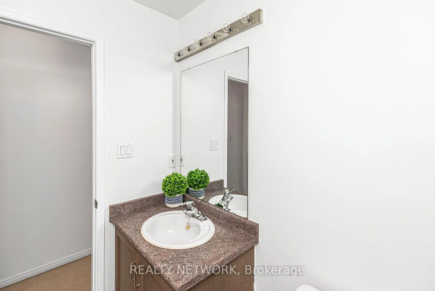 Photo 19 of 102 Moore Crescent, Hamilton, Ancaster — HOMEH