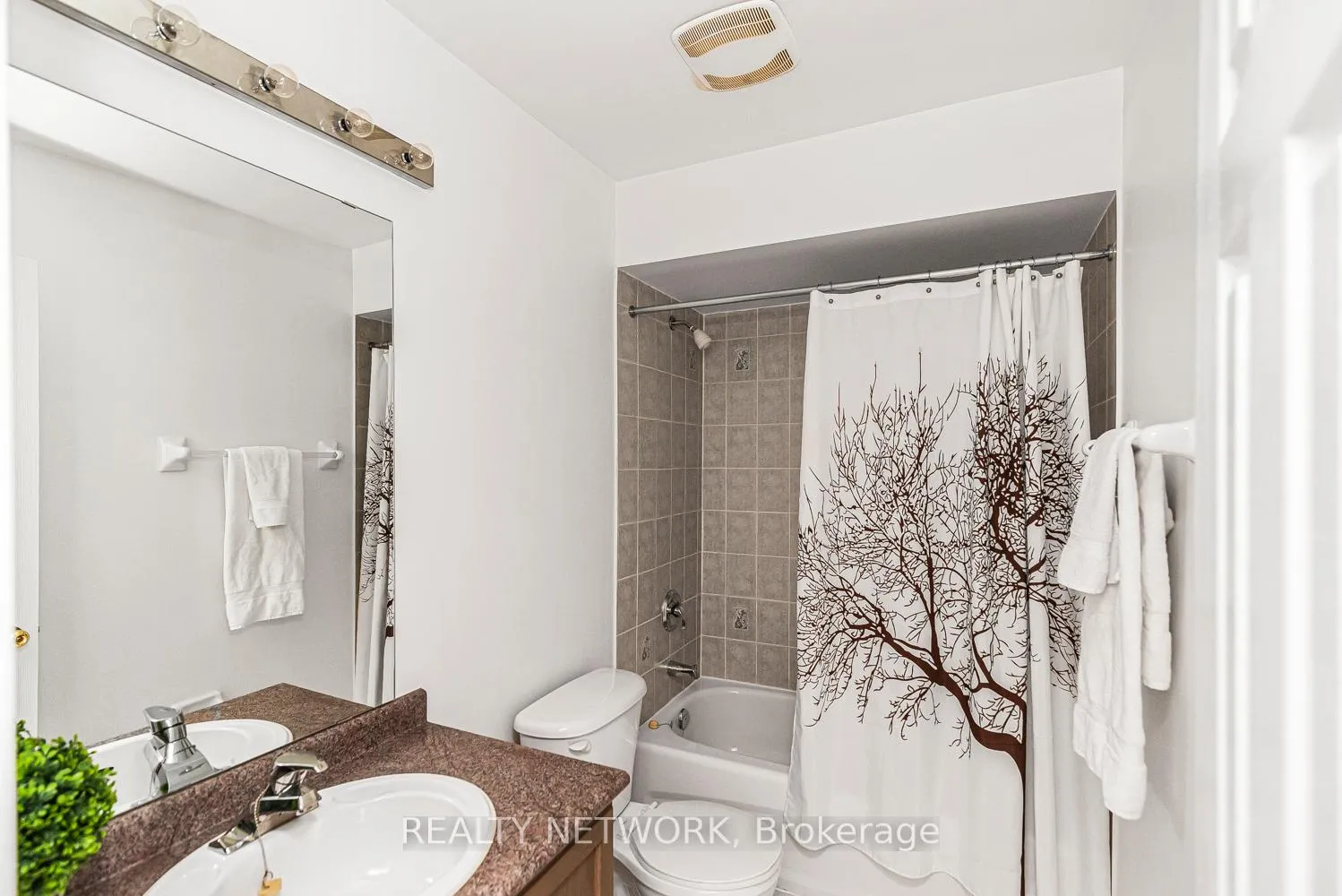 Photo 20 of 102 Moore Crescent, Hamilton, Ancaster — HOMEH