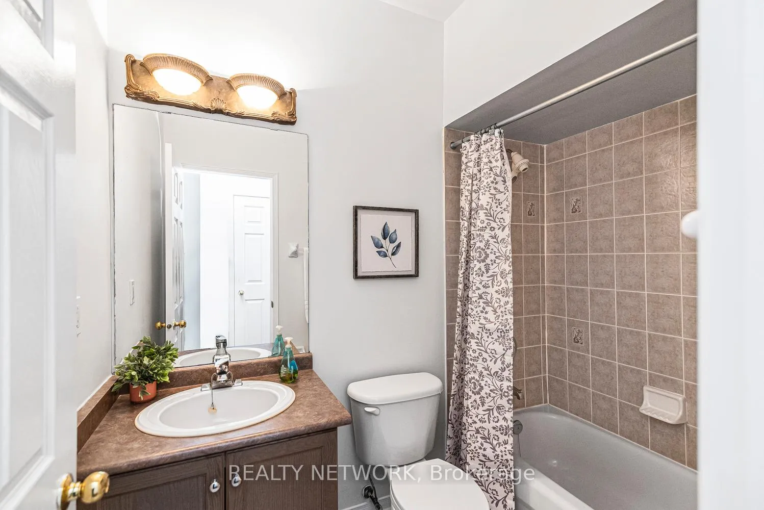 Photo 34 of 102 Moore Crescent, Hamilton, Ancaster — HOMEH