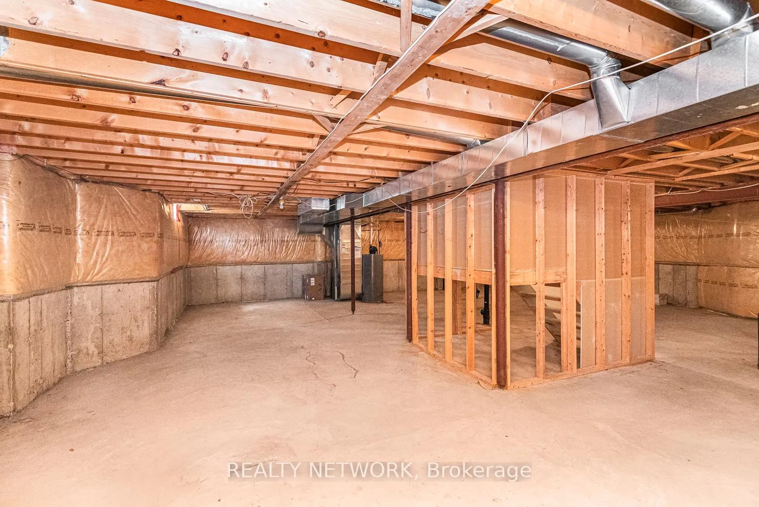 Photo 35 of 102 Moore Crescent, Hamilton, Ancaster — HOMEH