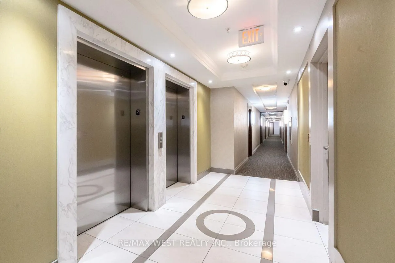 Photo 7 of Unit 230, 2396 Major MacKenzie Drive W, Vaughan, Maple — HOMEH