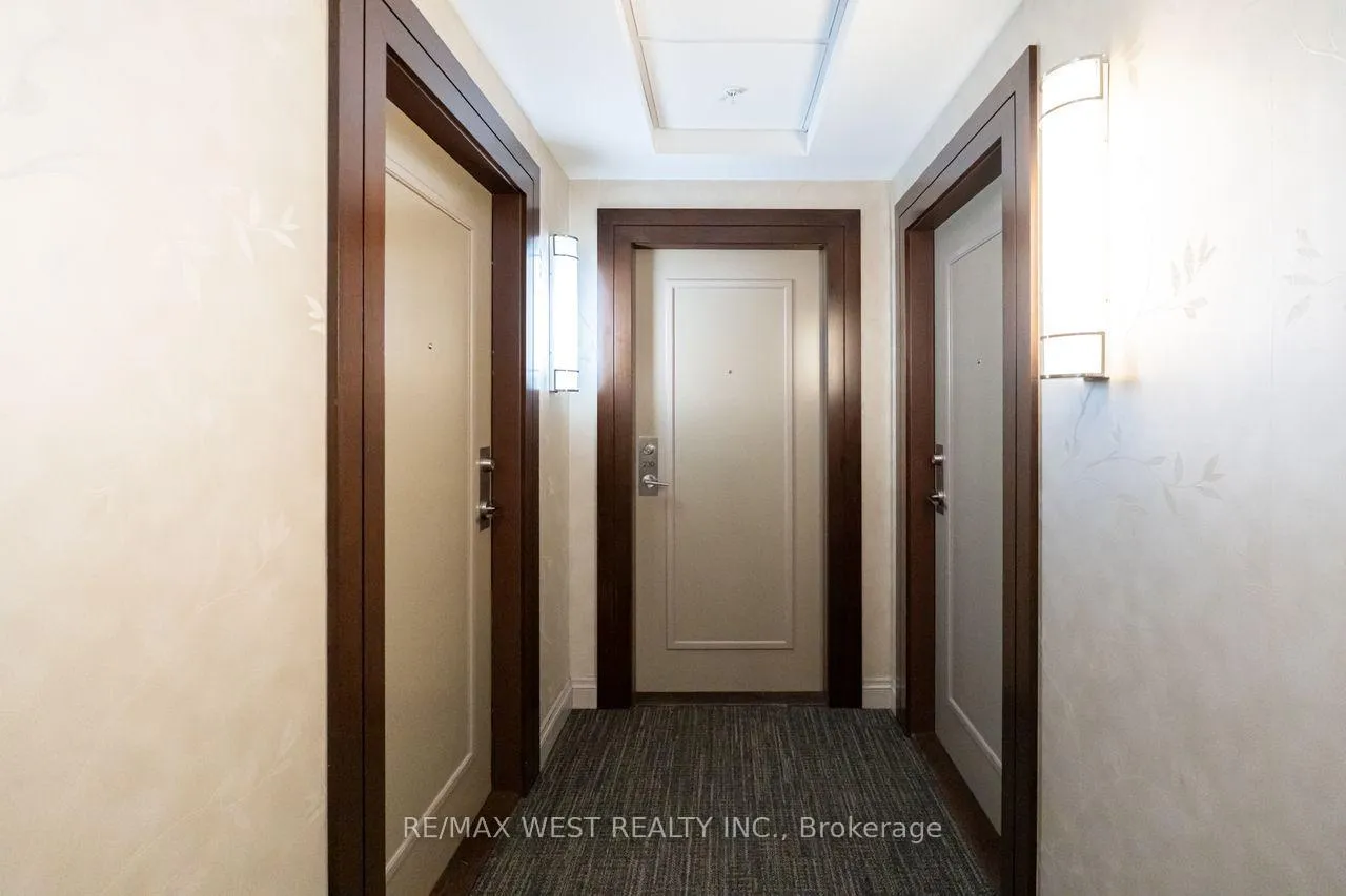 Photo 8 of Unit 230, 2396 Major MacKenzie Drive W, Vaughan, Maple — HOMEH