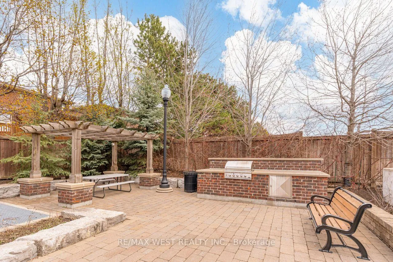 Photo 32 of Unit 230, 2396 Major MacKenzie Drive W, Vaughan, Maple — HOMEH