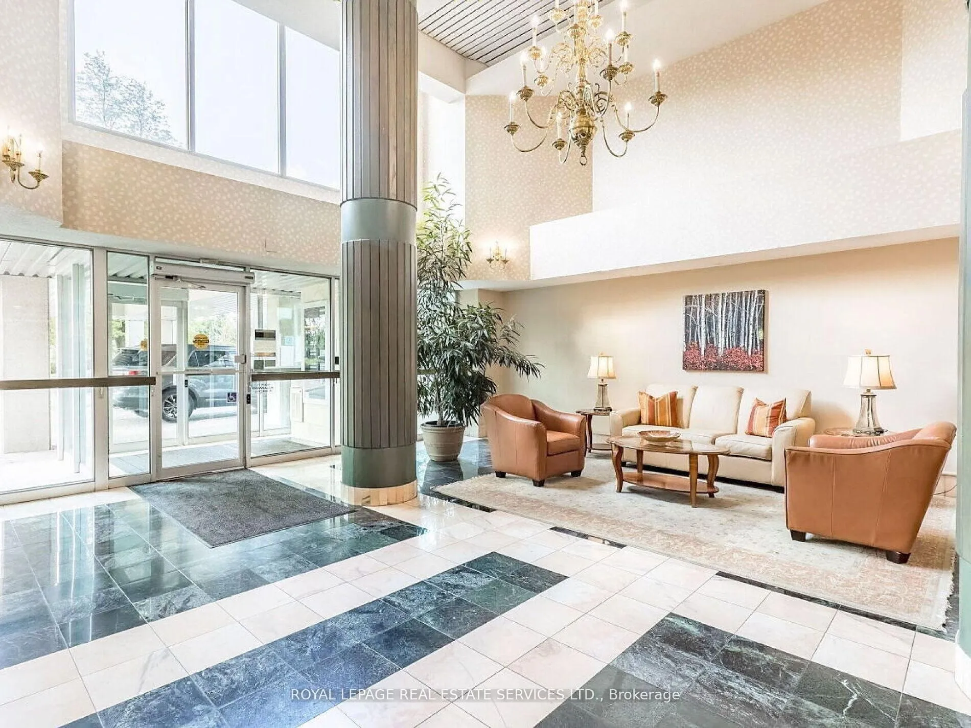 Photo 3 of Unit 512, 310 Mill Street S, Brampton, Brampton South — HOMEH