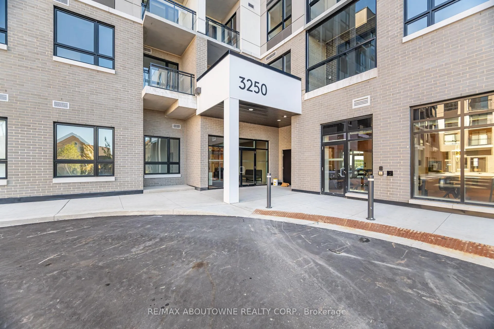 Photo 3 of Unit 228, 3250 Carding Mill Trail, Oakville, Glenorchy — HOMEH