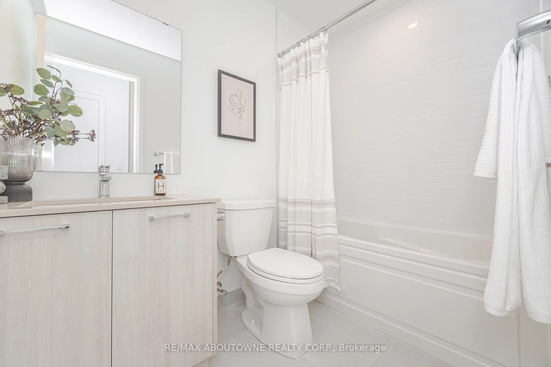 Photo 23 of Unit 228, 3250 Carding Mill Trail, Oakville, Glenorchy — HOMEH