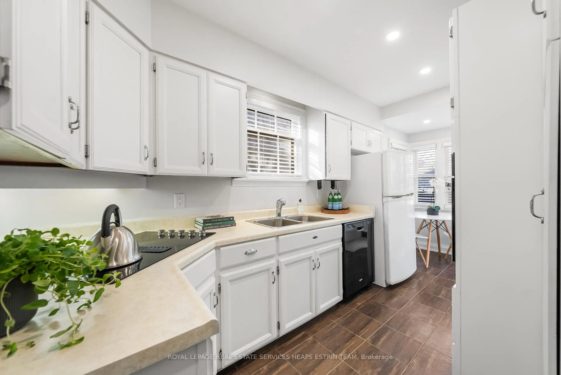 Photo 7 of 10 Heather Road, Toronto, Leaside — HOMEH