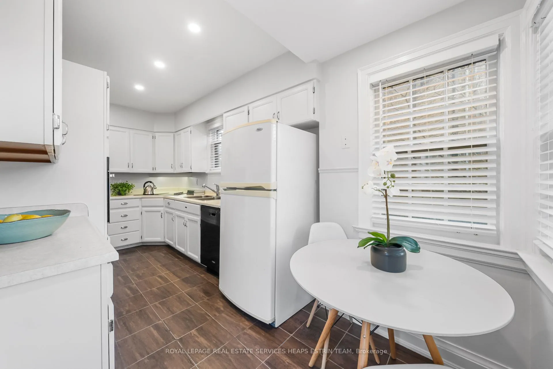 Photo 8 of 10 Heather Road, Toronto, Leaside — HOMEH