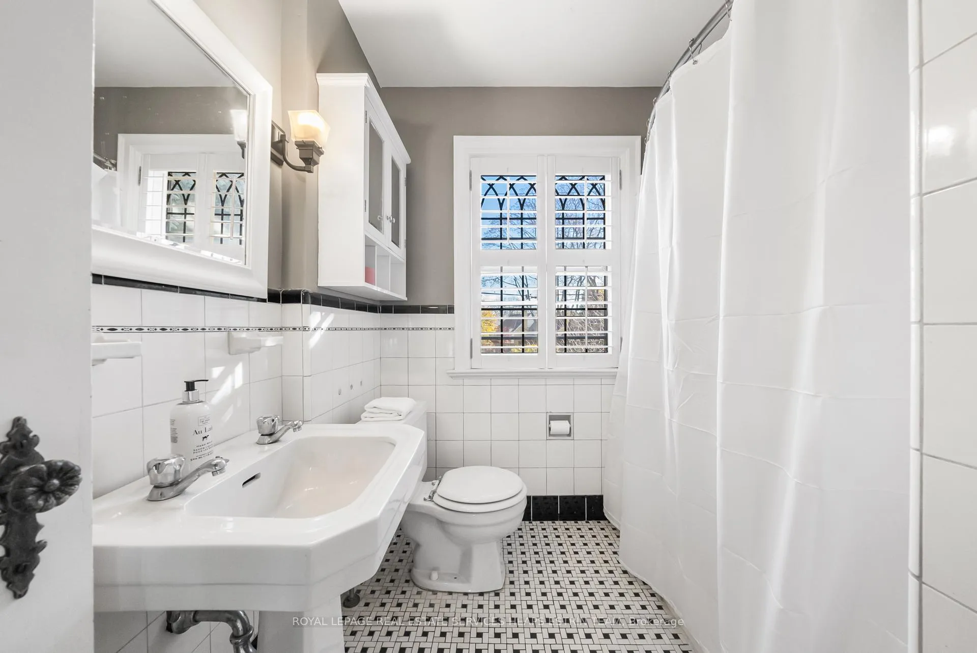 Photo 16 of 10 Heather Road, Toronto, Leaside — HOMEH