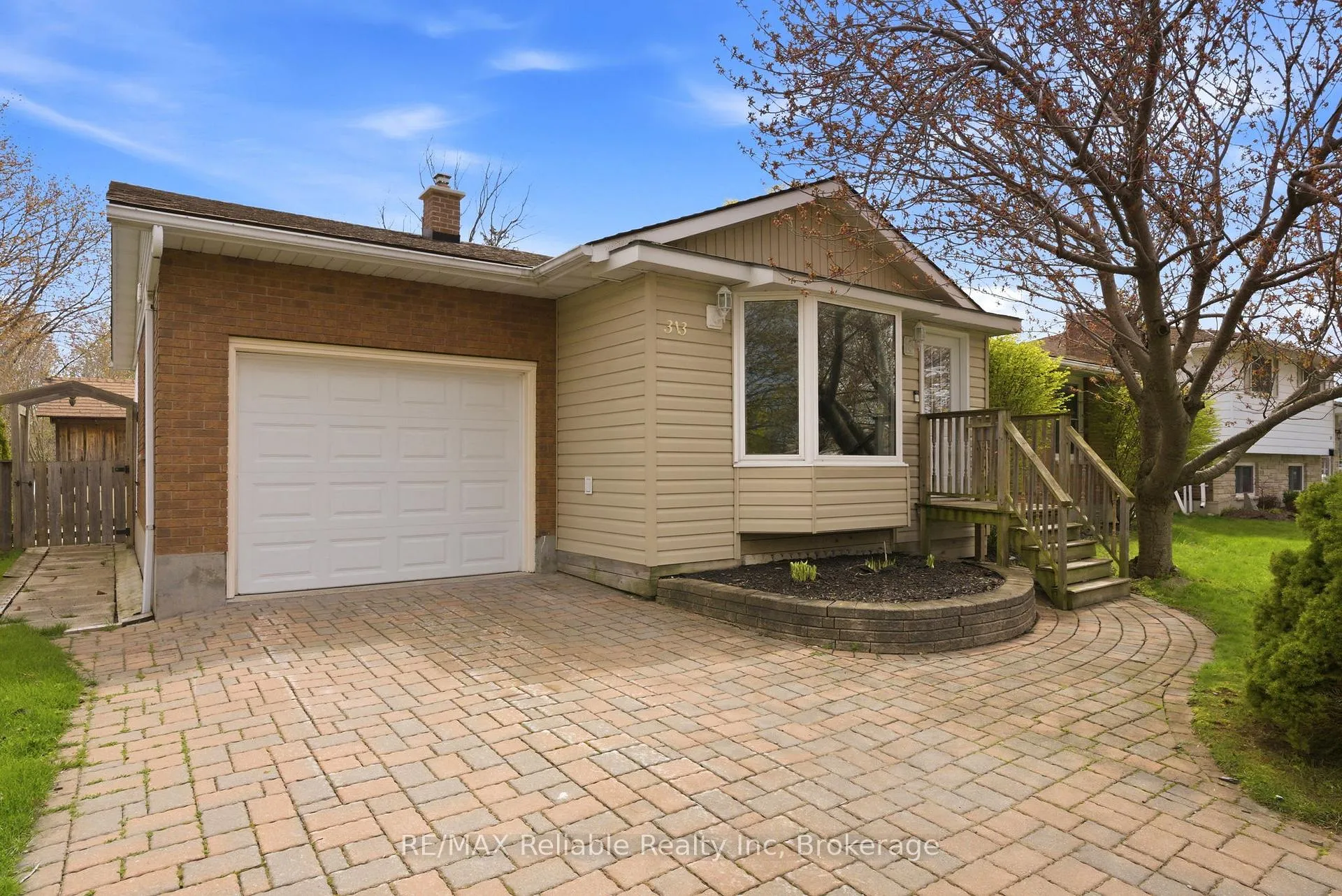 Photo 3 of 313 Krohmer Drive, Goderich, Goderich (Town) — HOMEH