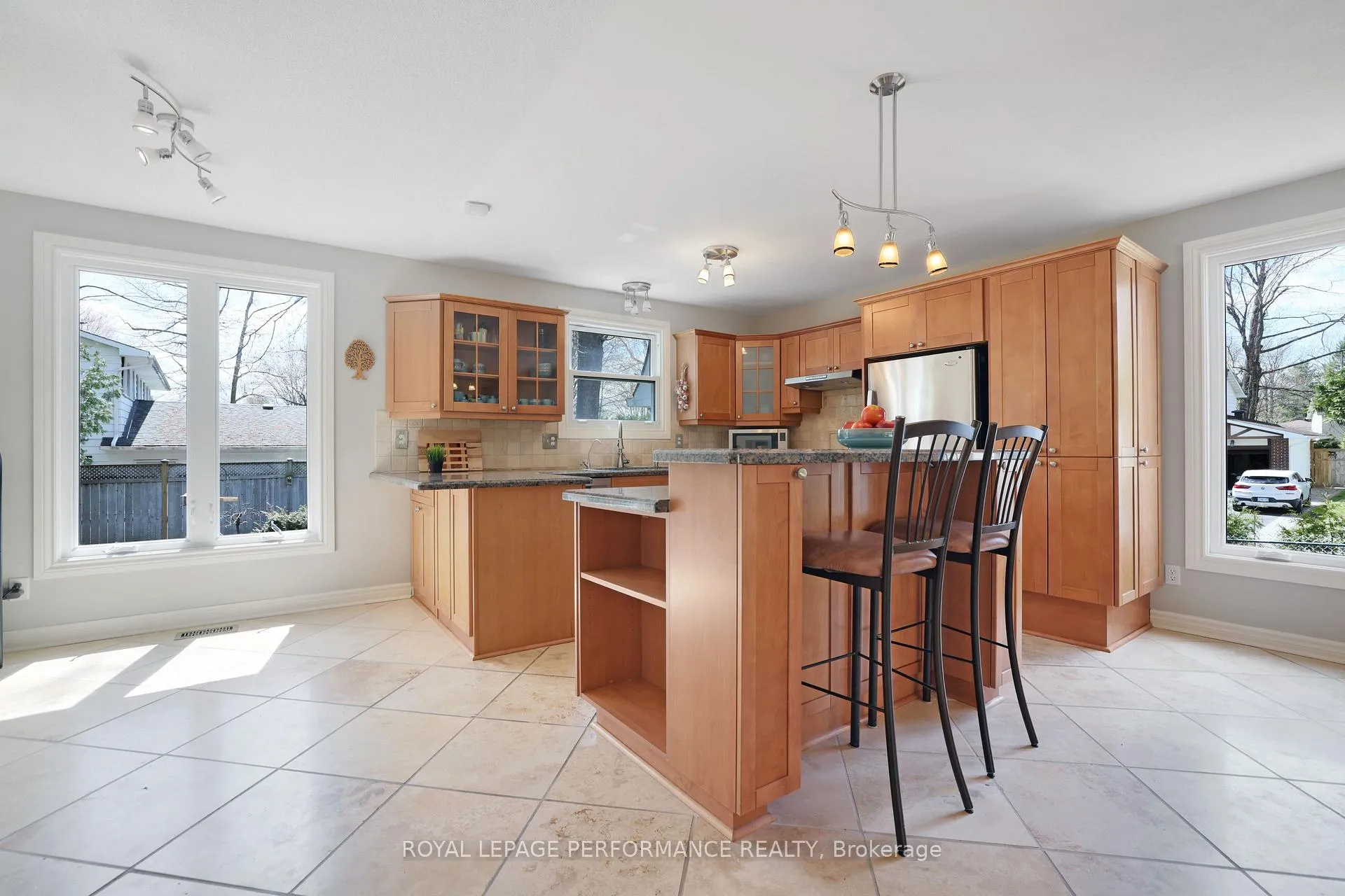 Photo 9 of 21 Oakhurst Crescent, Ottawa, Blackburn Hamlet — HOMEH