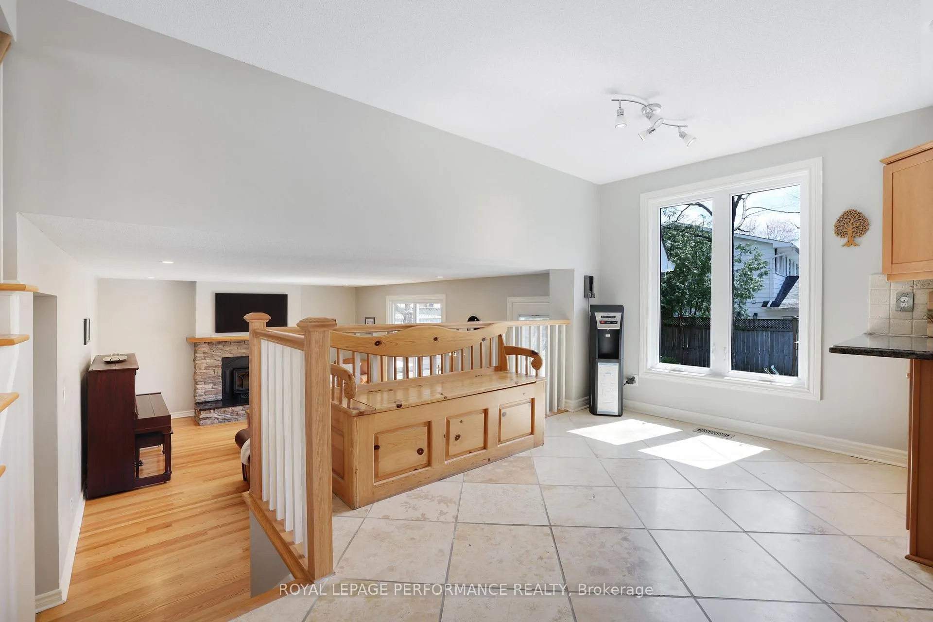 Photo 10 of 21 Oakhurst Crescent, Ottawa, Blackburn Hamlet — HOMEH