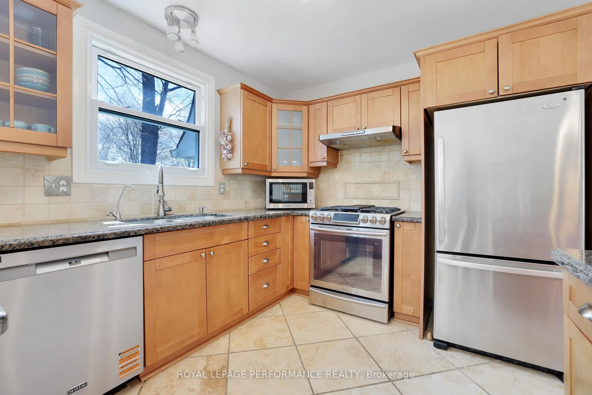 Photo 13 of 21 Oakhurst Crescent, Ottawa, Blackburn Hamlet — HOMEH