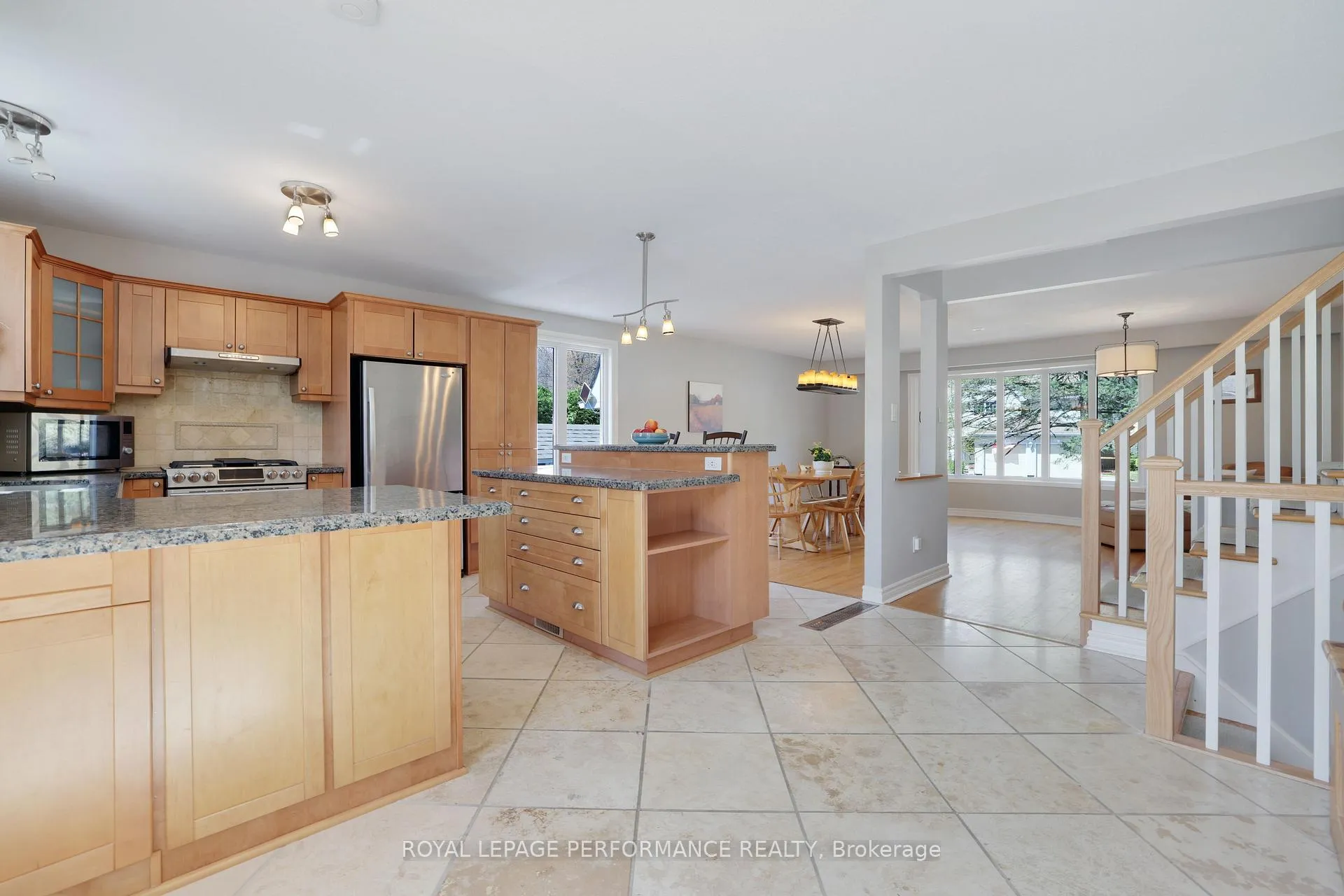 Photo 14 of 21 Oakhurst Crescent, Ottawa, Blackburn Hamlet — HOMEH