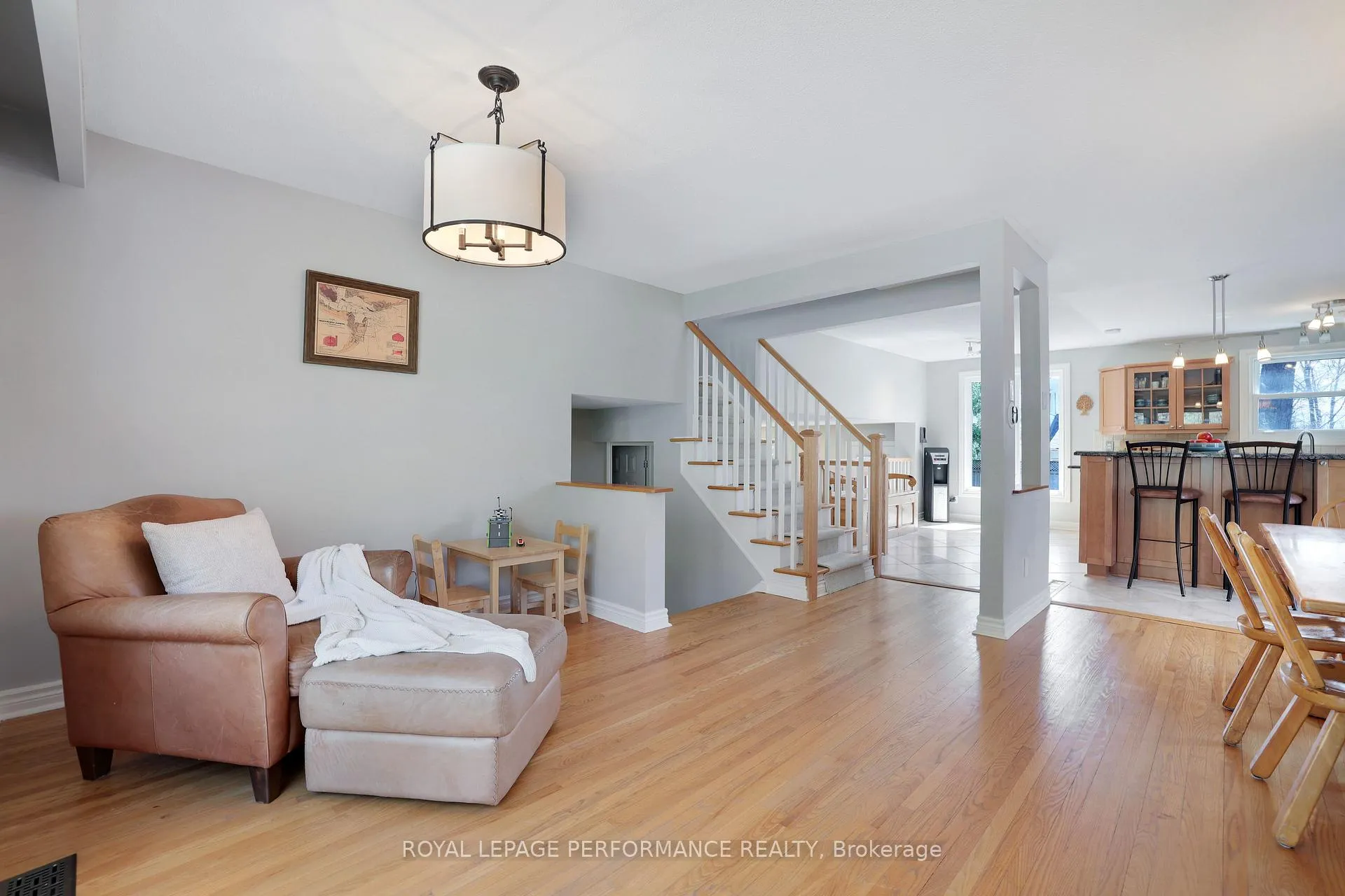 Photo 18 of 21 Oakhurst Crescent, Ottawa, Blackburn Hamlet — HOMEH