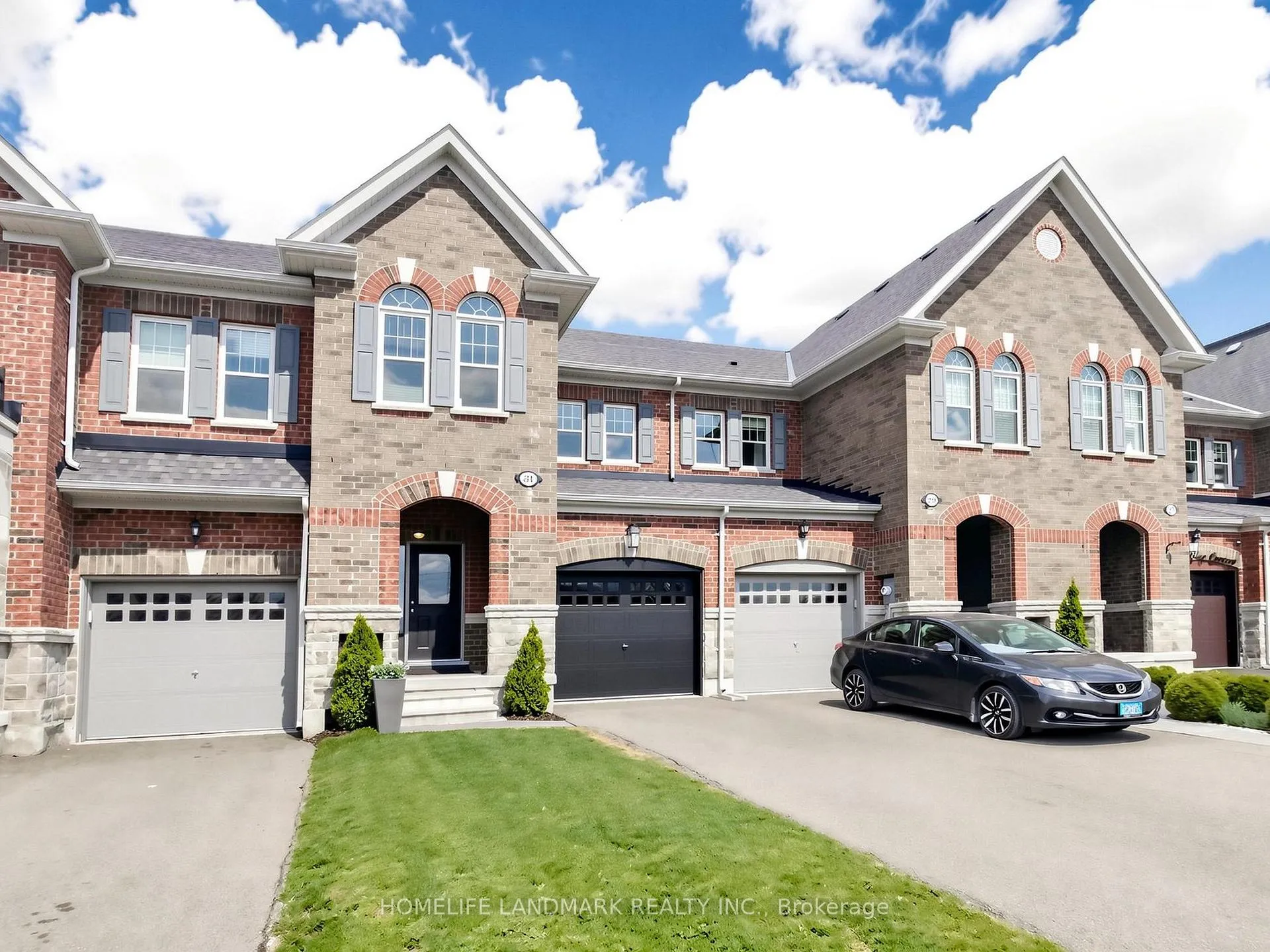 Photo 3 of 31 True Blue Crescent, Caledon, Bolton East — HOMEH