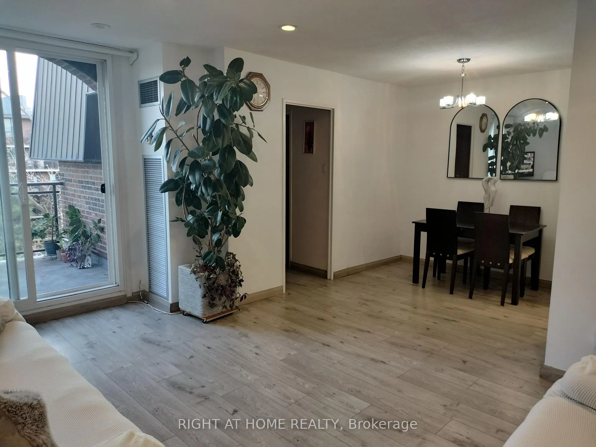 Photo 1 of Unit 367, 16B Elgin Street, Markham, Thornhill — HOMEH