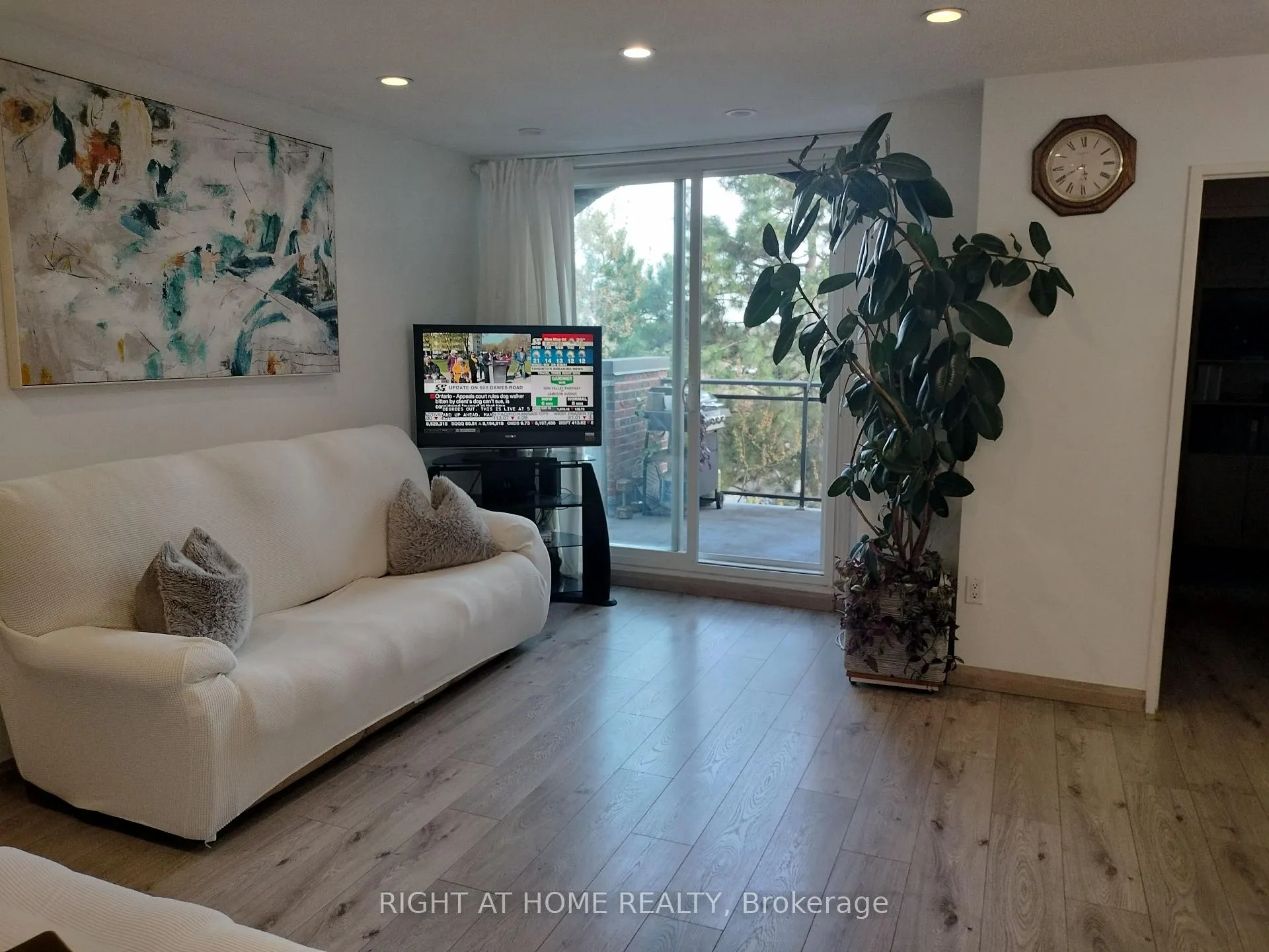 Photo 2 of Unit 367, 16B Elgin Street, Markham, Thornhill — HOMEH