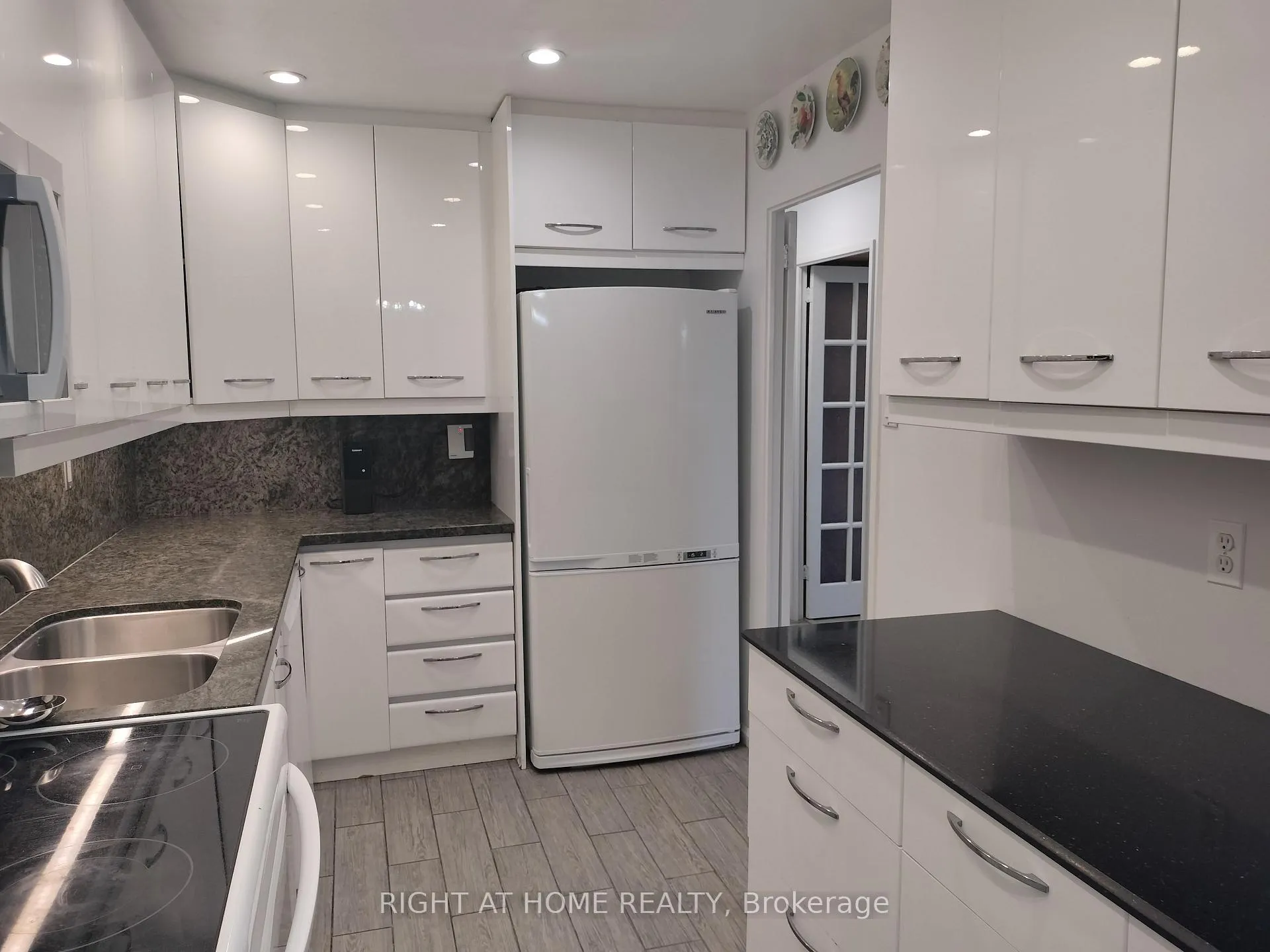 Photo 6 of Unit 367, 16B Elgin Street, Markham, Thornhill — HOMEH