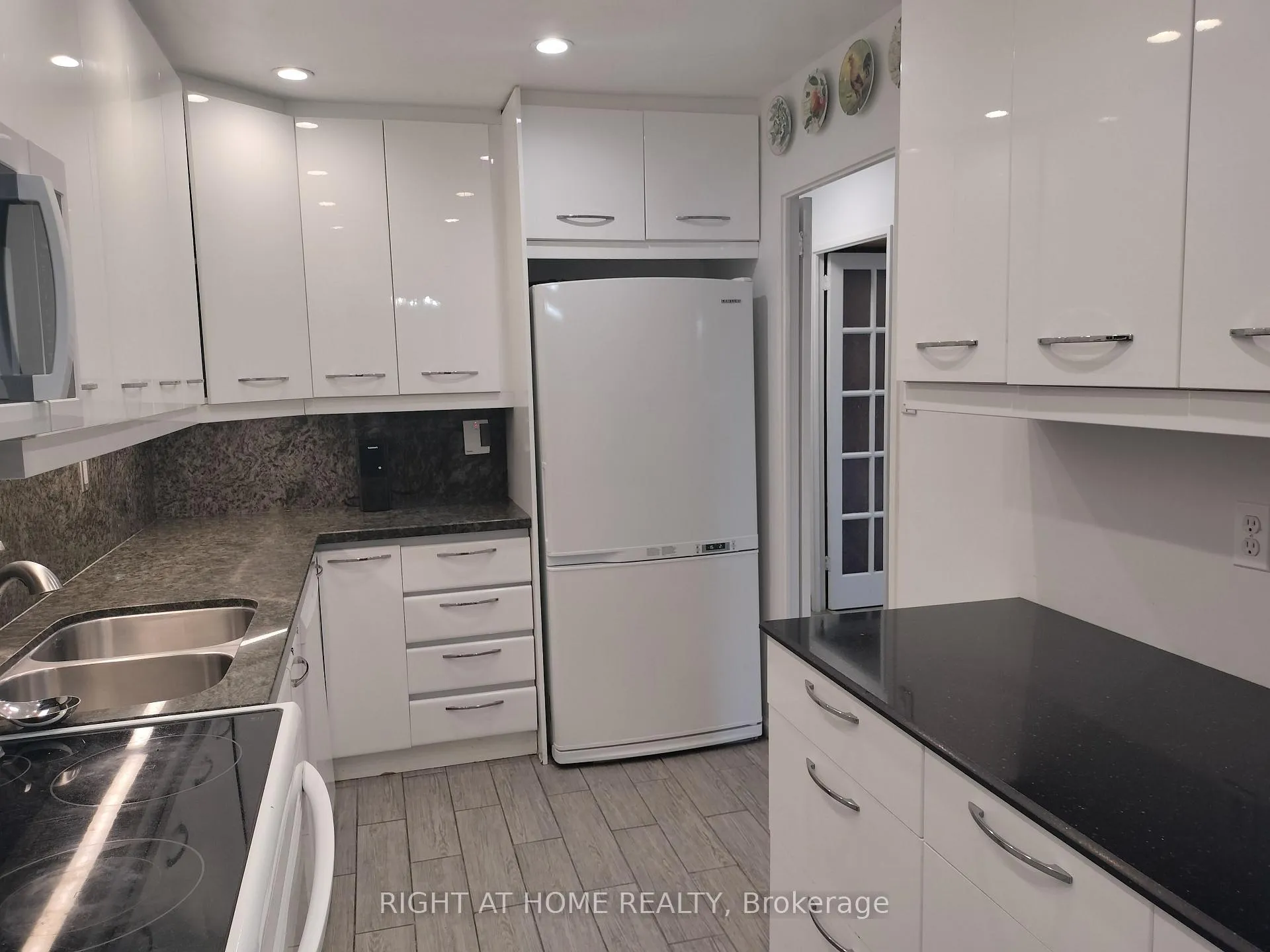 Photo 7 of Unit 367, 16B Elgin Street, Markham, Thornhill — HOMEH