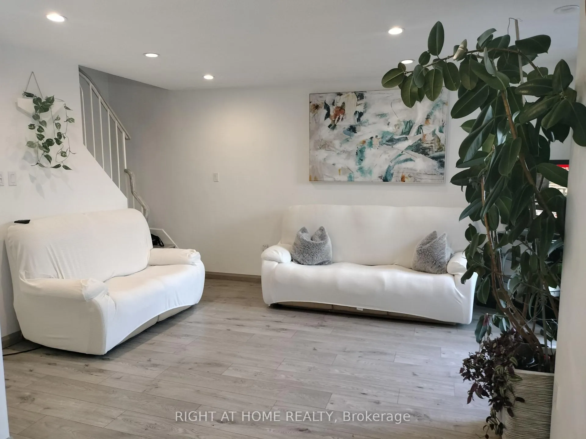 Photo 10 of Unit 367, 16B Elgin Street, Markham, Thornhill — HOMEH