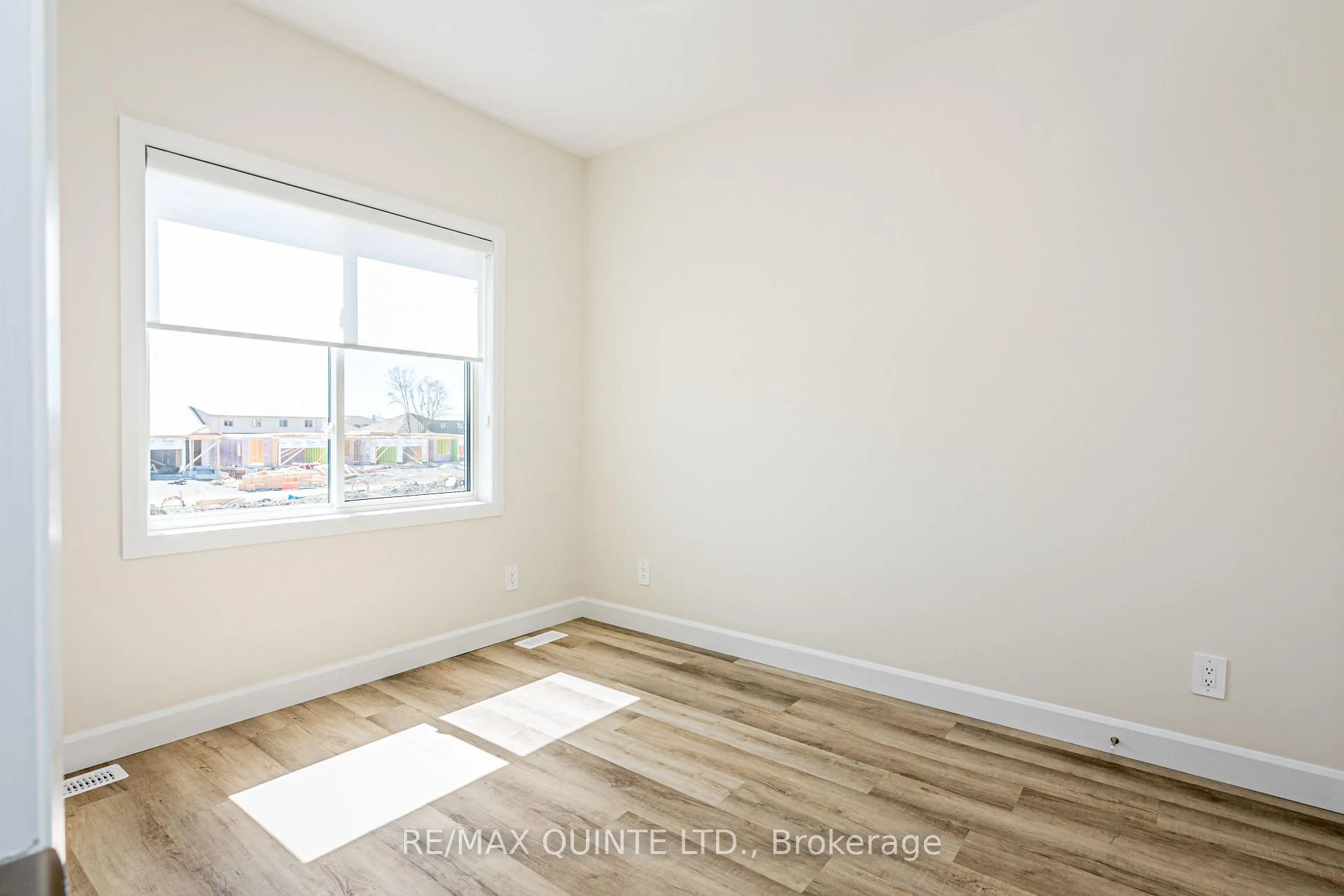 Photo 5 of 98B Riverstone Way, Belleville, Thurlow Ward — HOMEH