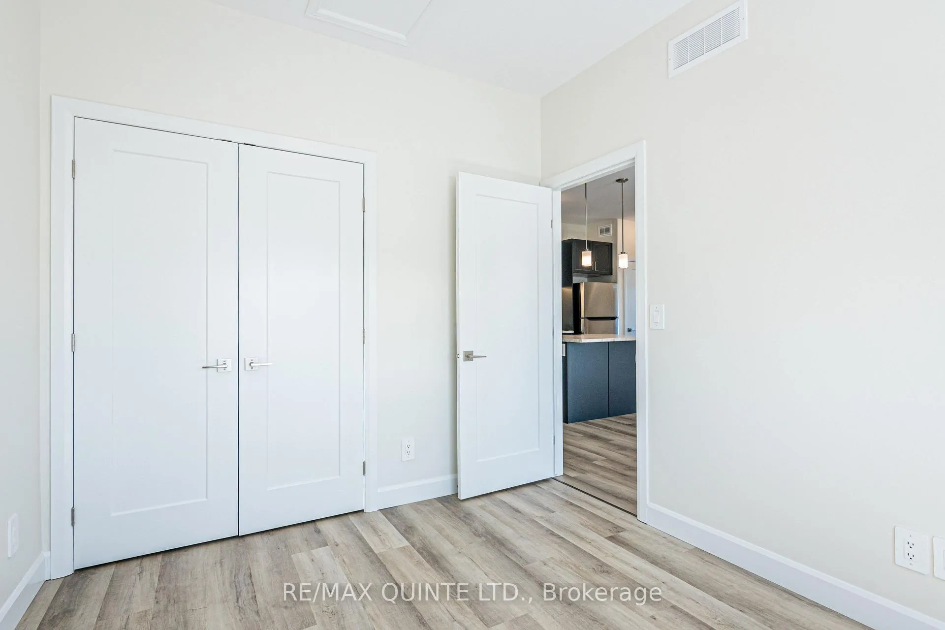 Photo 6 of 98B Riverstone Way, Belleville, Thurlow Ward — HOMEH