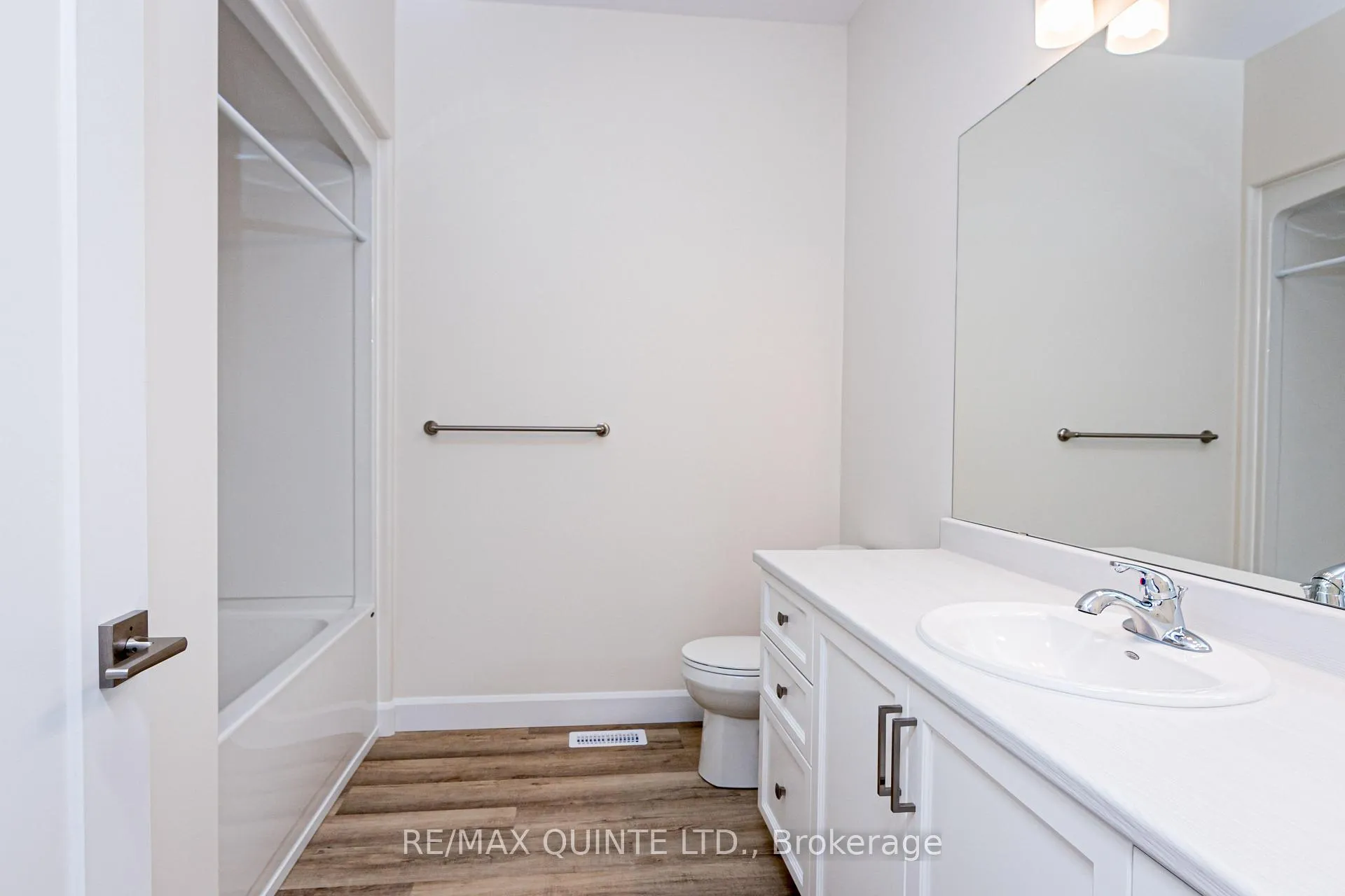 Photo 7 of 98B Riverstone Way, Belleville, Thurlow Ward — HOMEH