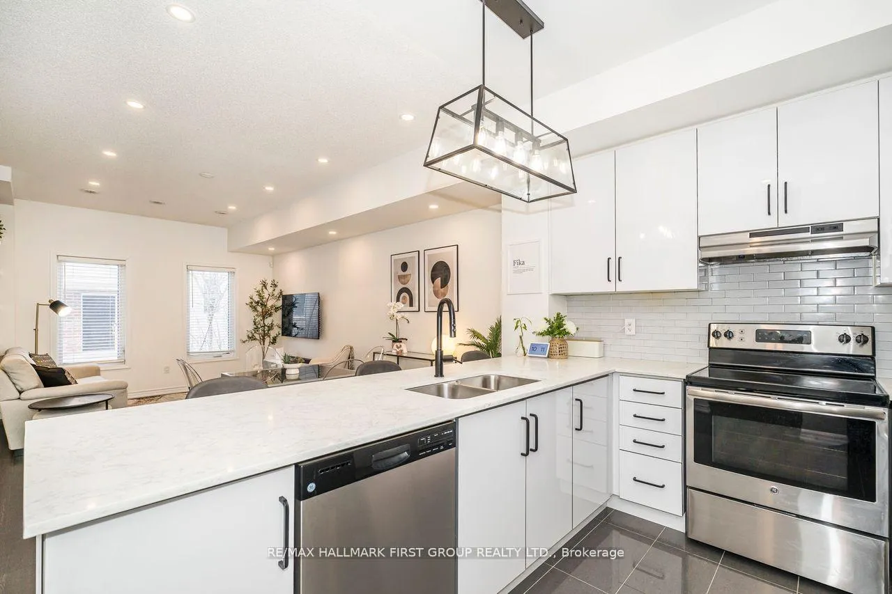 Photo 15 of Unit 10, 1040 Elton Way, Whitby, Pringle Creek — HOMEH