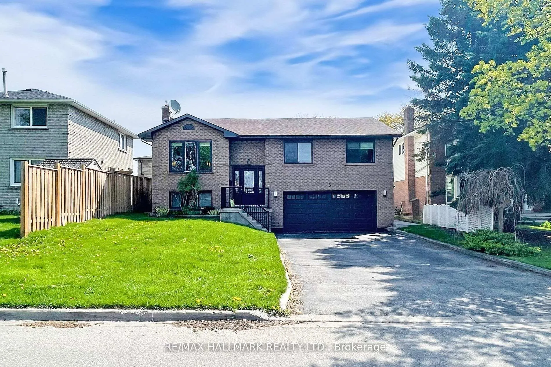 Photo 3 of 3 Cherry Blossom Crescent, Clarington, Courtice — HOMEH