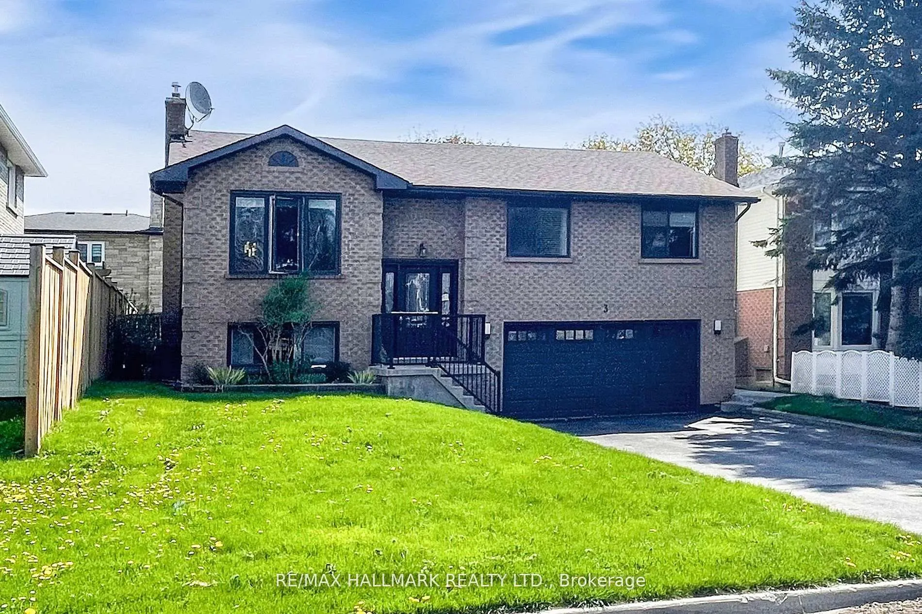 Photo 4 of 3 Cherry Blossom Crescent, Clarington, Courtice — HOMEH