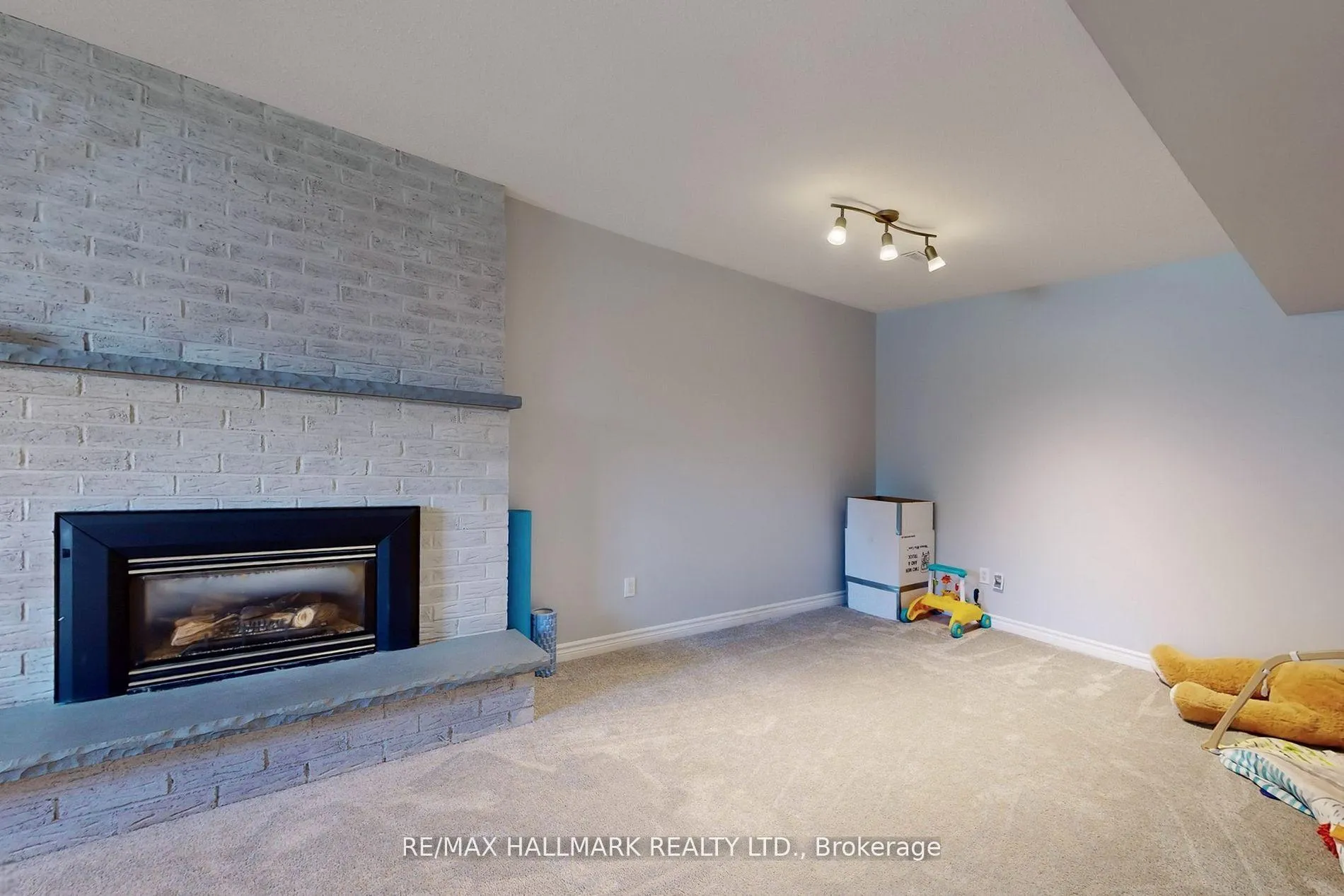 Photo 34 of 3 Cherry Blossom Crescent, Clarington, Courtice — HOMEH