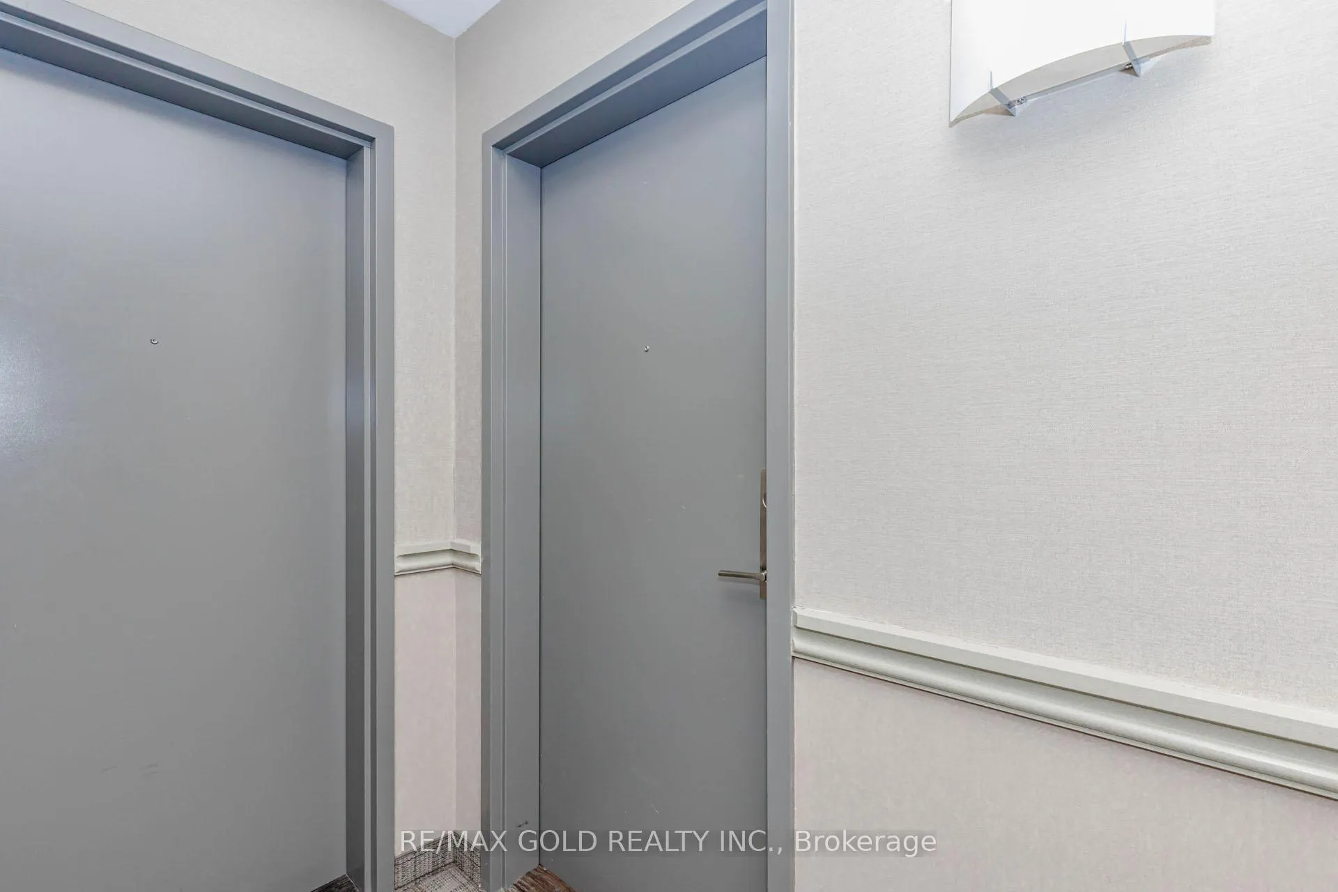 Photo 9 of Unit 217, 50 Sky Harbour Drive, Brampton, Bram West — HOMEH