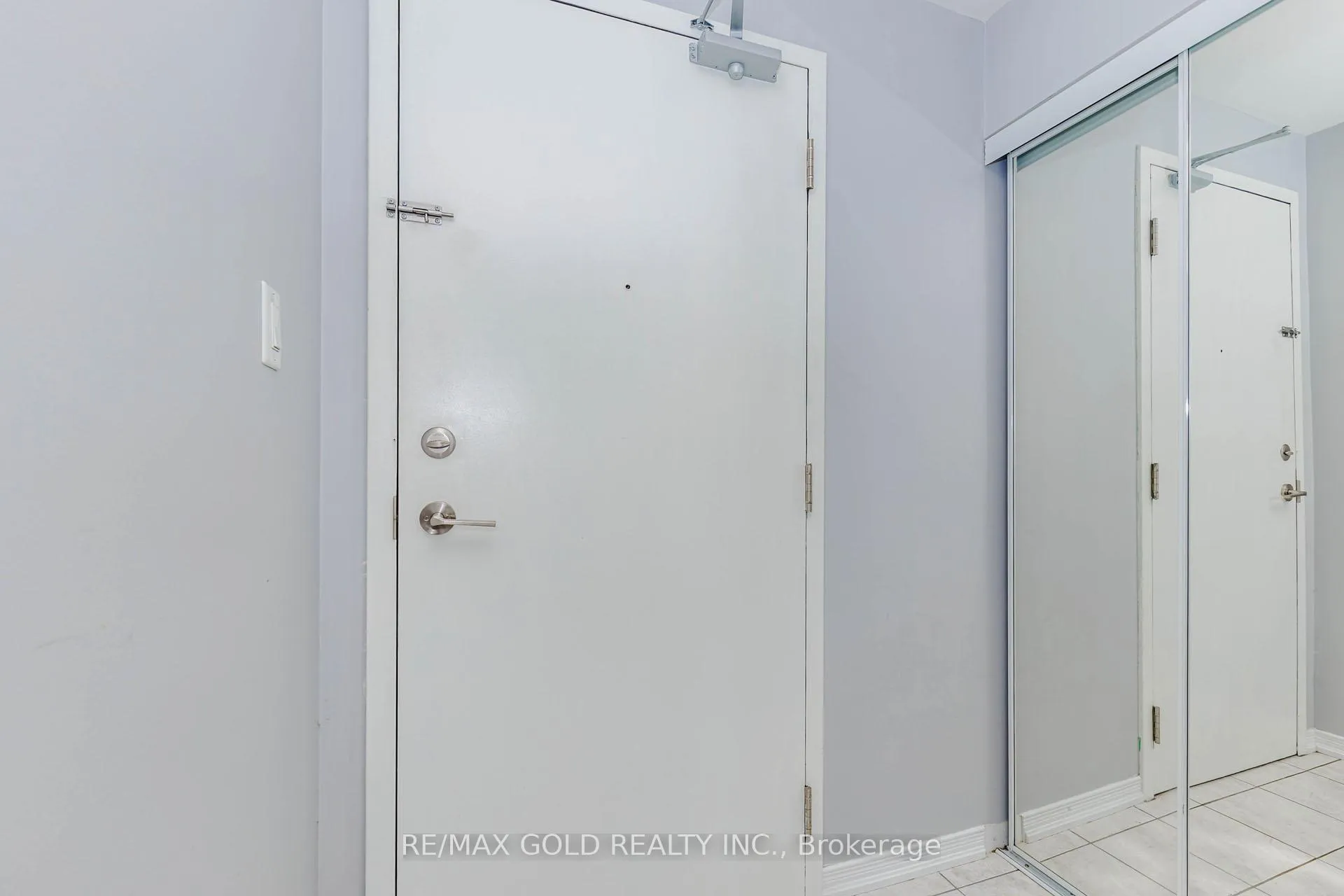 Photo 10 of Unit 217, 50 Sky Harbour Drive, Brampton, Bram West — HOMEH