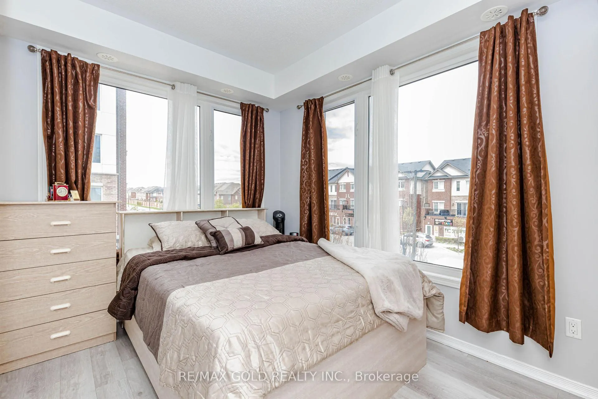 Photo 33 of Unit 217, 50 Sky Harbour Drive, Brampton, Bram West — HOMEH