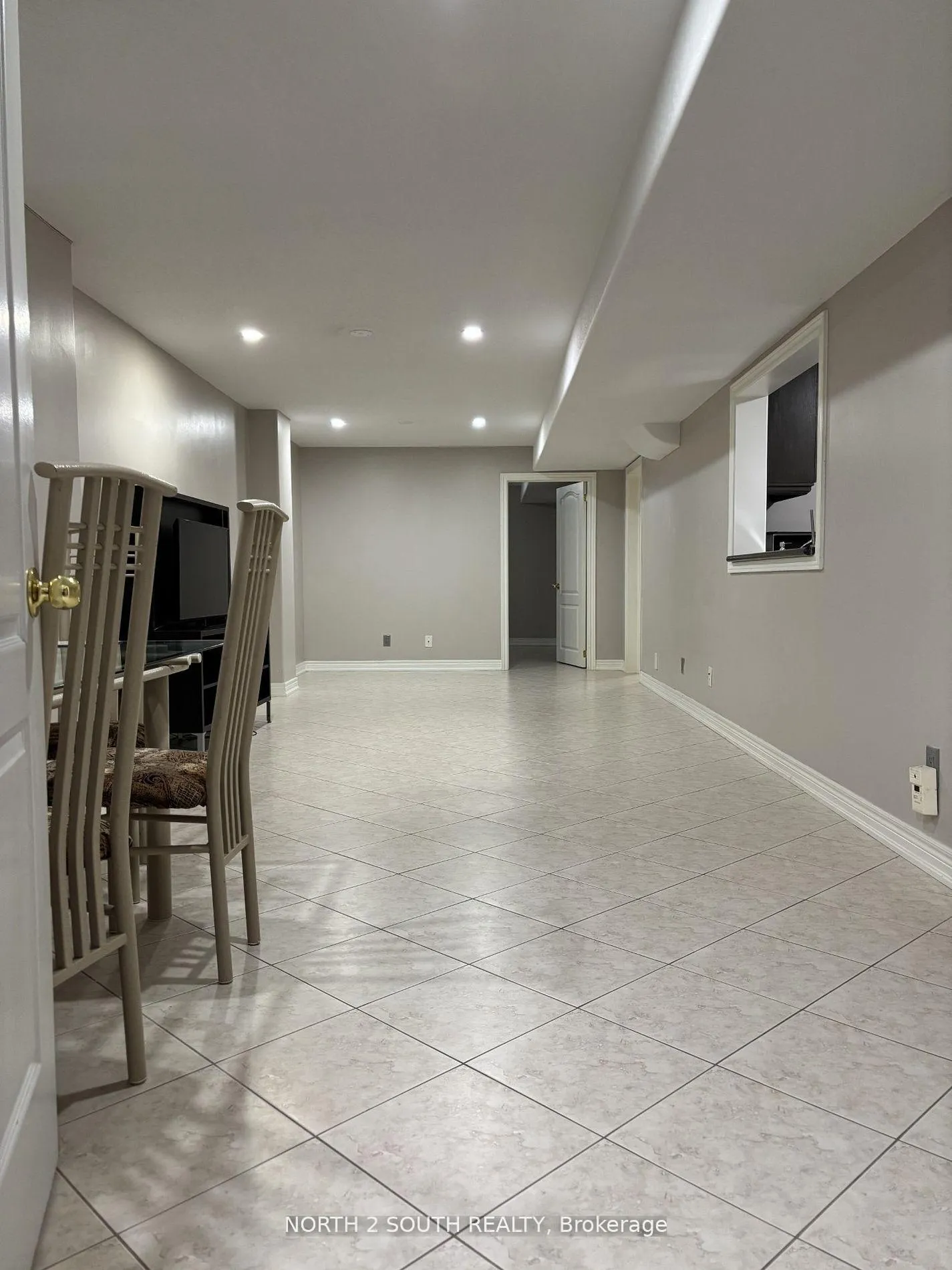 Photo 8 of Unit Bsmt, 12 Villandry Crescent, Vaughan, Maple — HOMEH