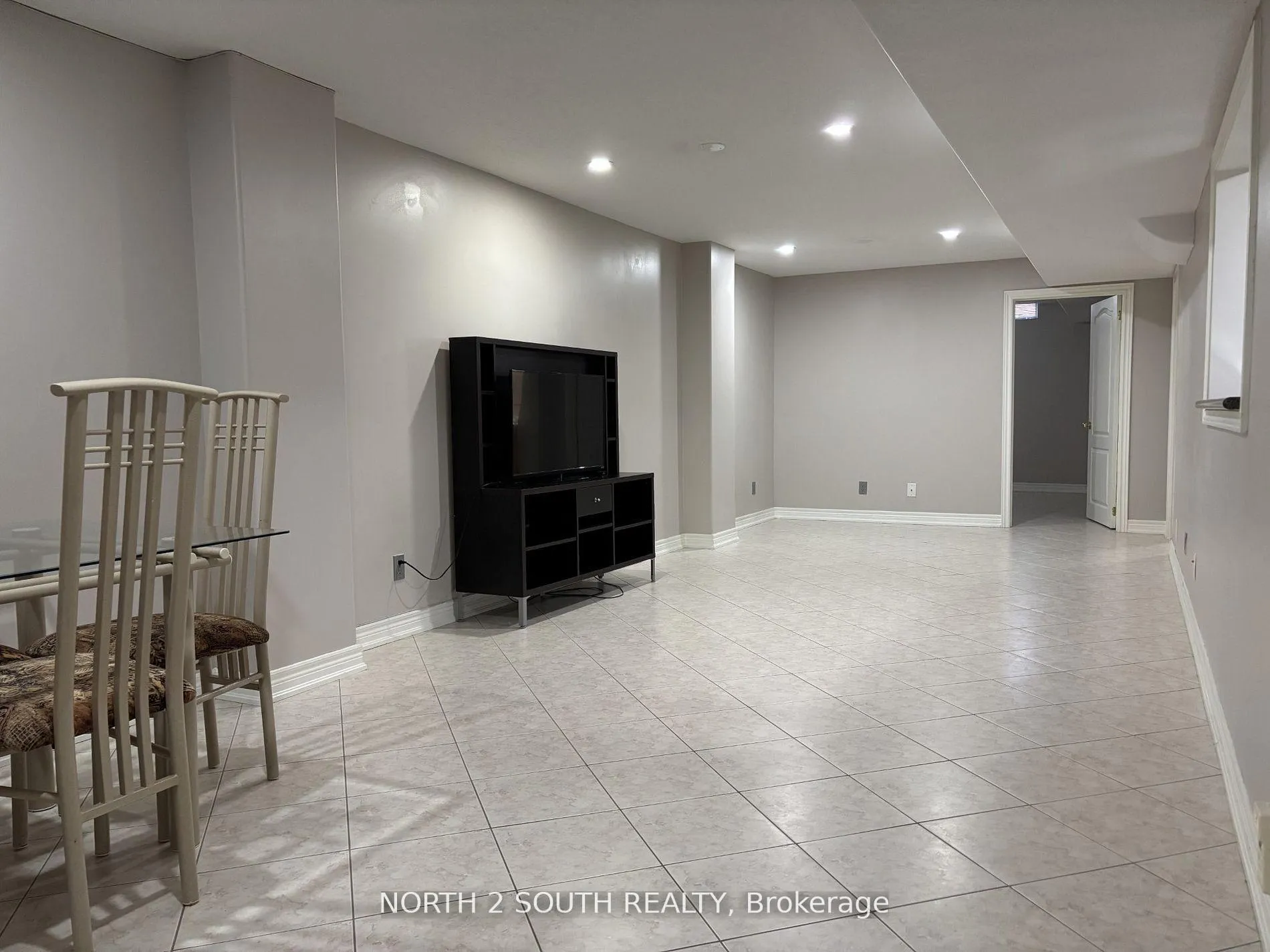Photo 11 of Unit Bsmt, 12 Villandry Crescent, Vaughan, Maple — HOMEH