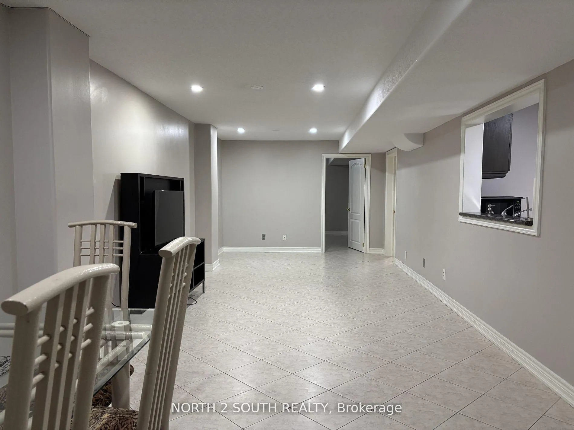 Photo 13 of Unit Bsmt, 12 Villandry Crescent, Vaughan, Maple — HOMEH
