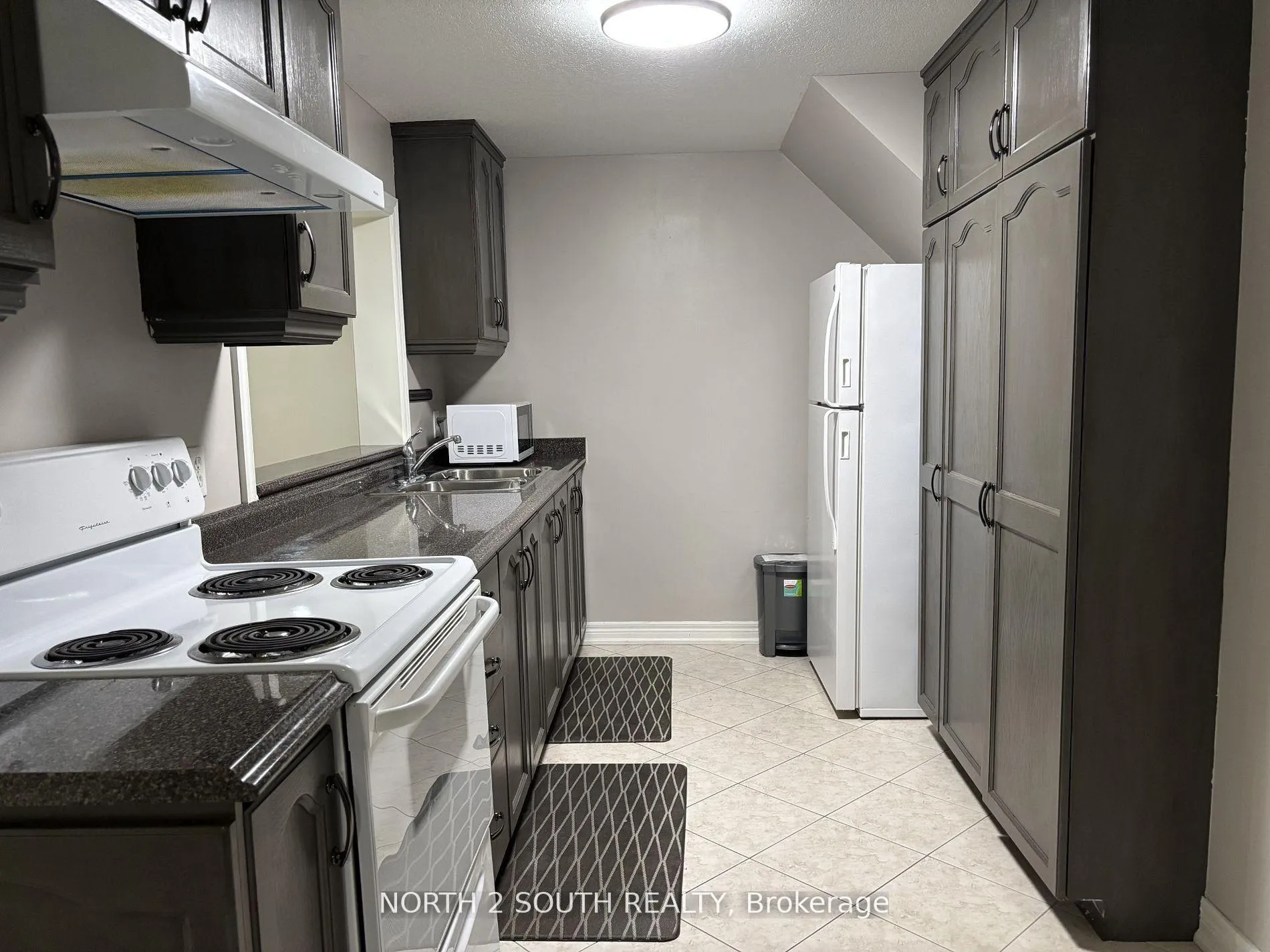 Photo 19 of Unit Bsmt, 12 Villandry Crescent, Vaughan, Maple — HOMEH