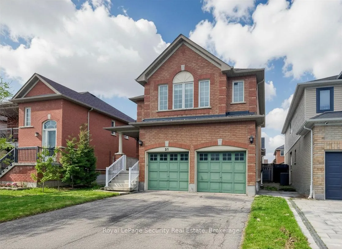 Photo 2 of 21 Fallstar Crescent, Brampton, Fletcher's Meadow — HOMEH