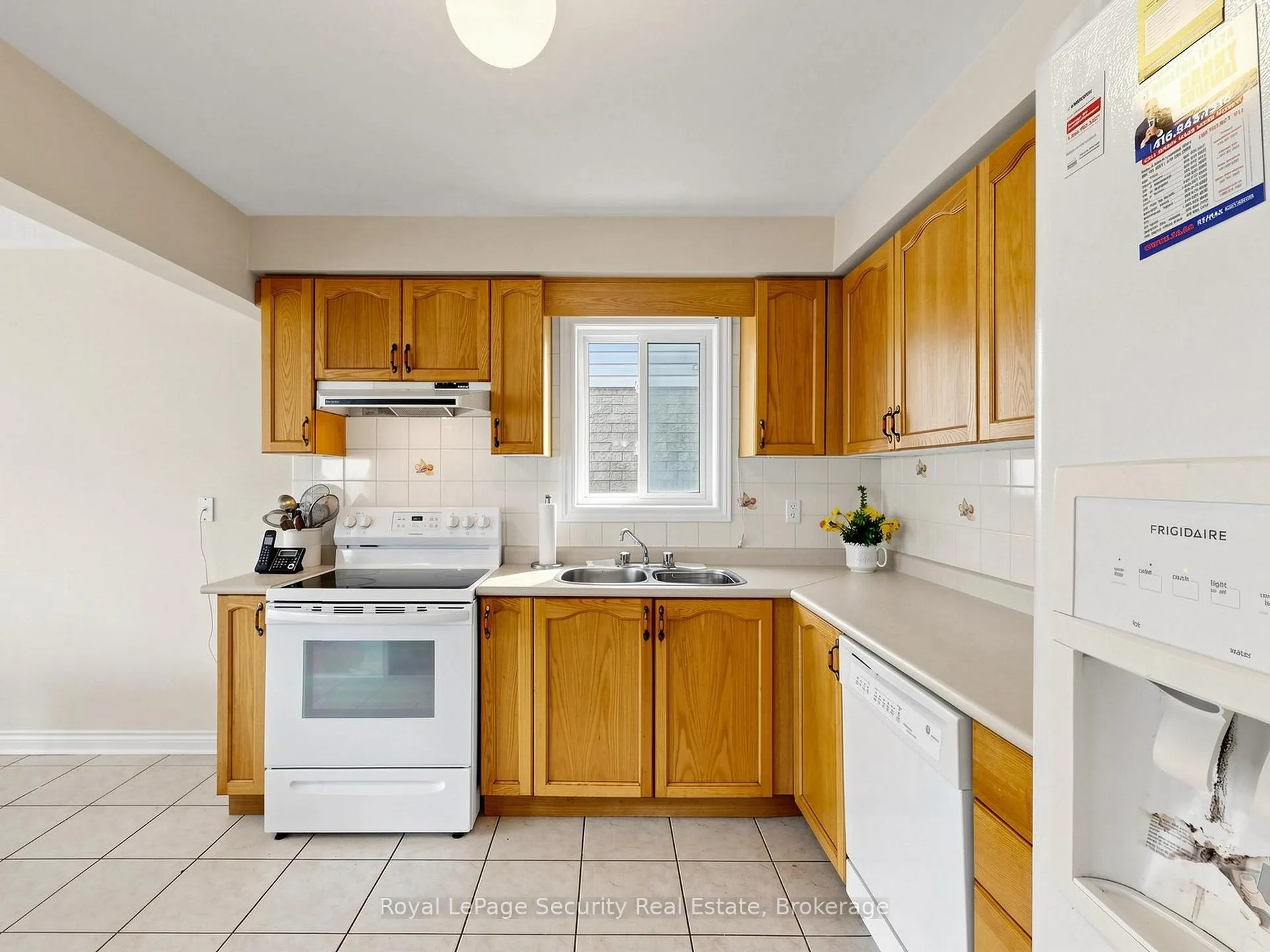 Photo 17 of 21 Fallstar Crescent, Brampton, Fletcher's Meadow — HOMEH
