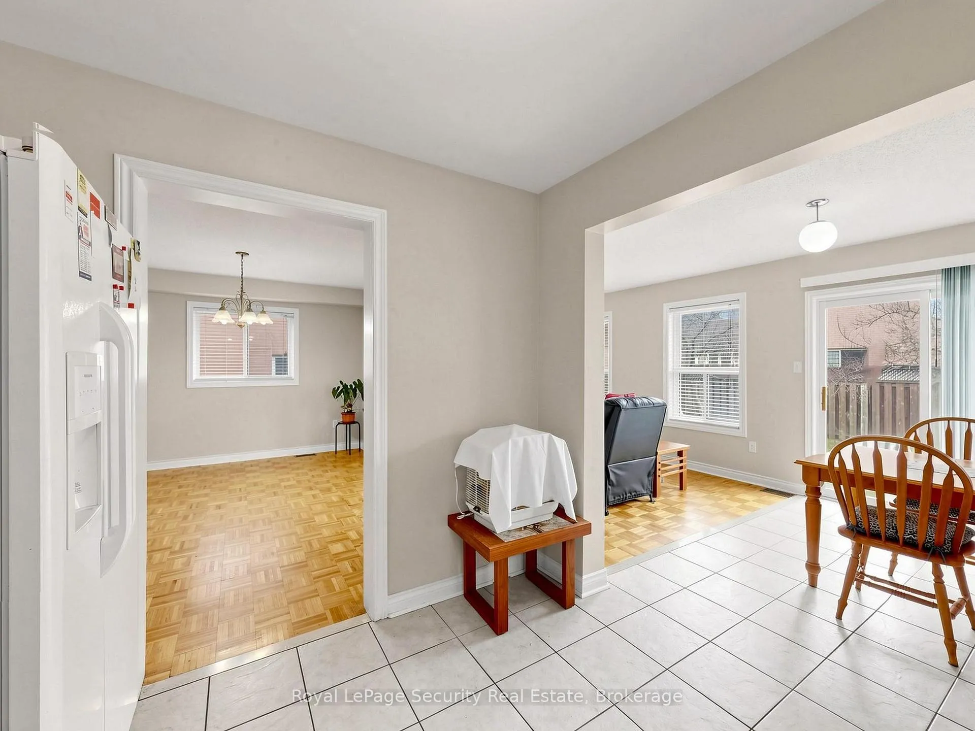 Photo 18 of 21 Fallstar Crescent, Brampton, Fletcher's Meadow — HOMEH