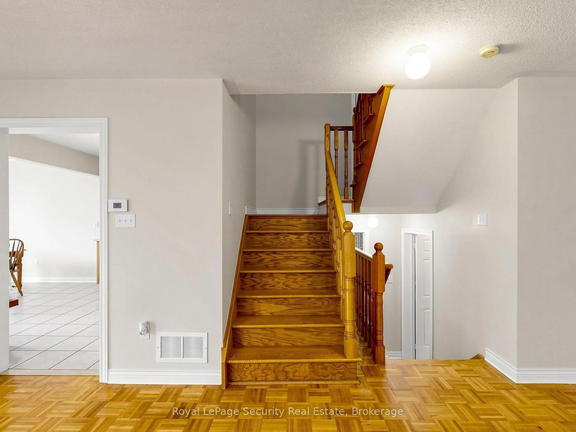 Photo 19 of 21 Fallstar Crescent, Brampton, Fletcher's Meadow — HOMEH