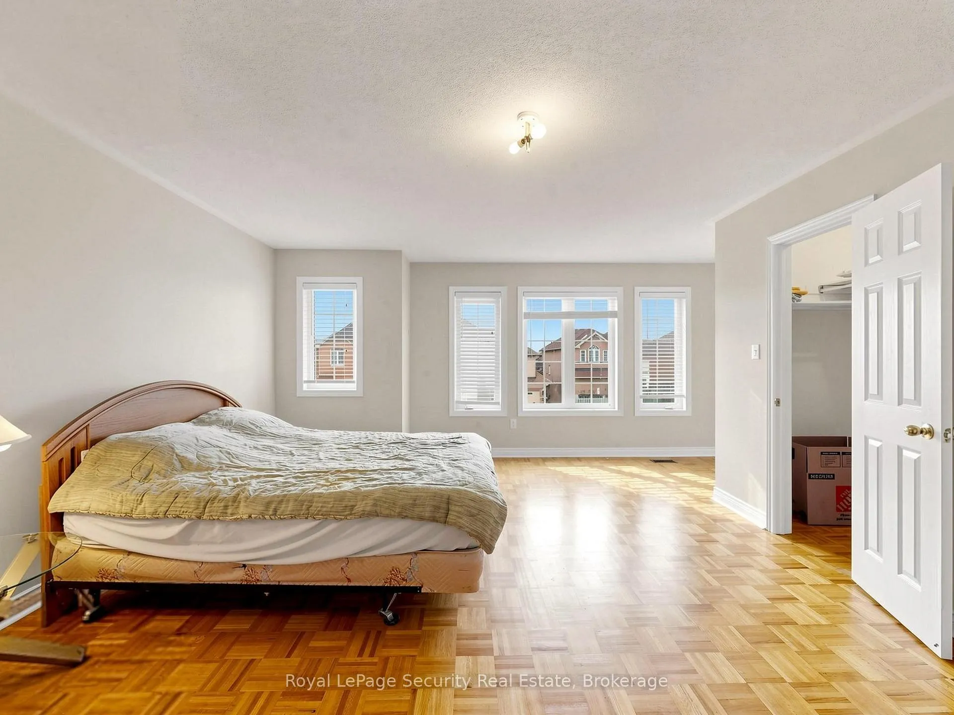 Photo 23 of 21 Fallstar Crescent, Brampton, Fletcher's Meadow — HOMEH